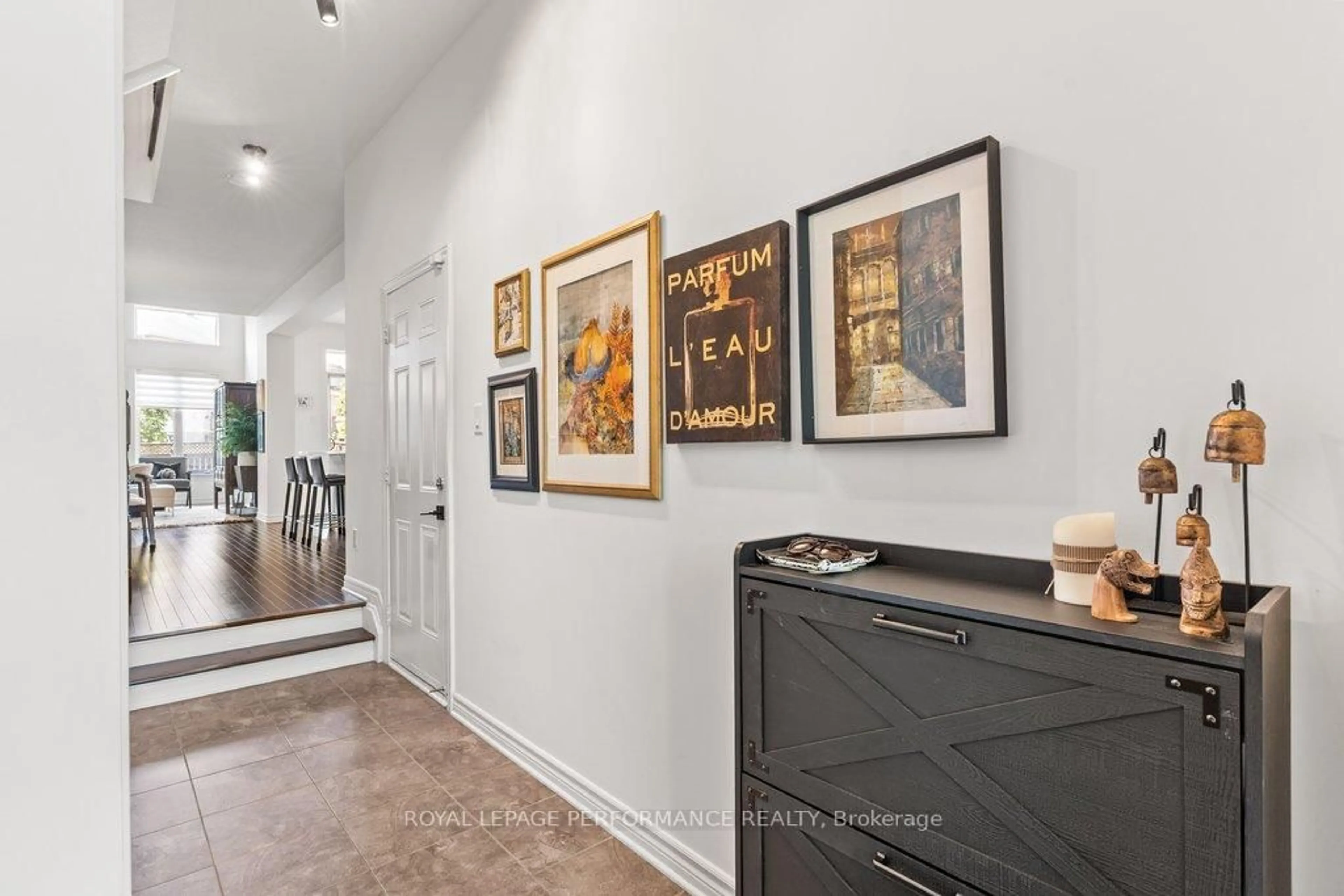 Indoor entryway for 216 Badgeley Ave, Ottawa Ontario K2T 0A4