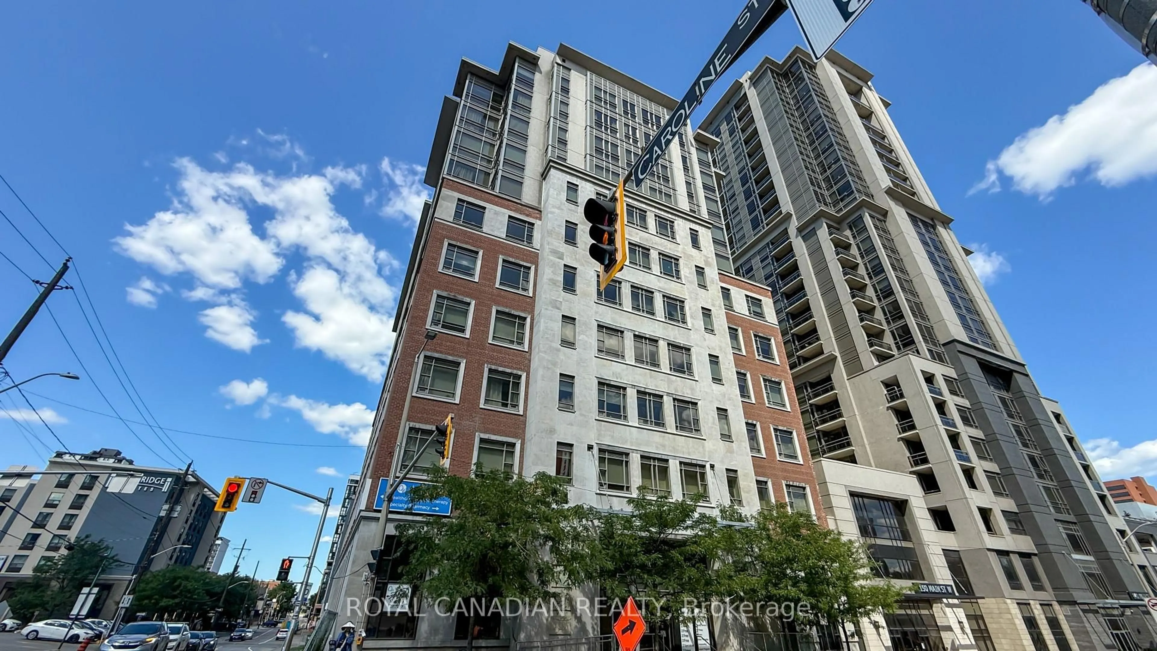 Indoor foyer for 150 Main St #314, Hamilton Ontario L8P 1H8