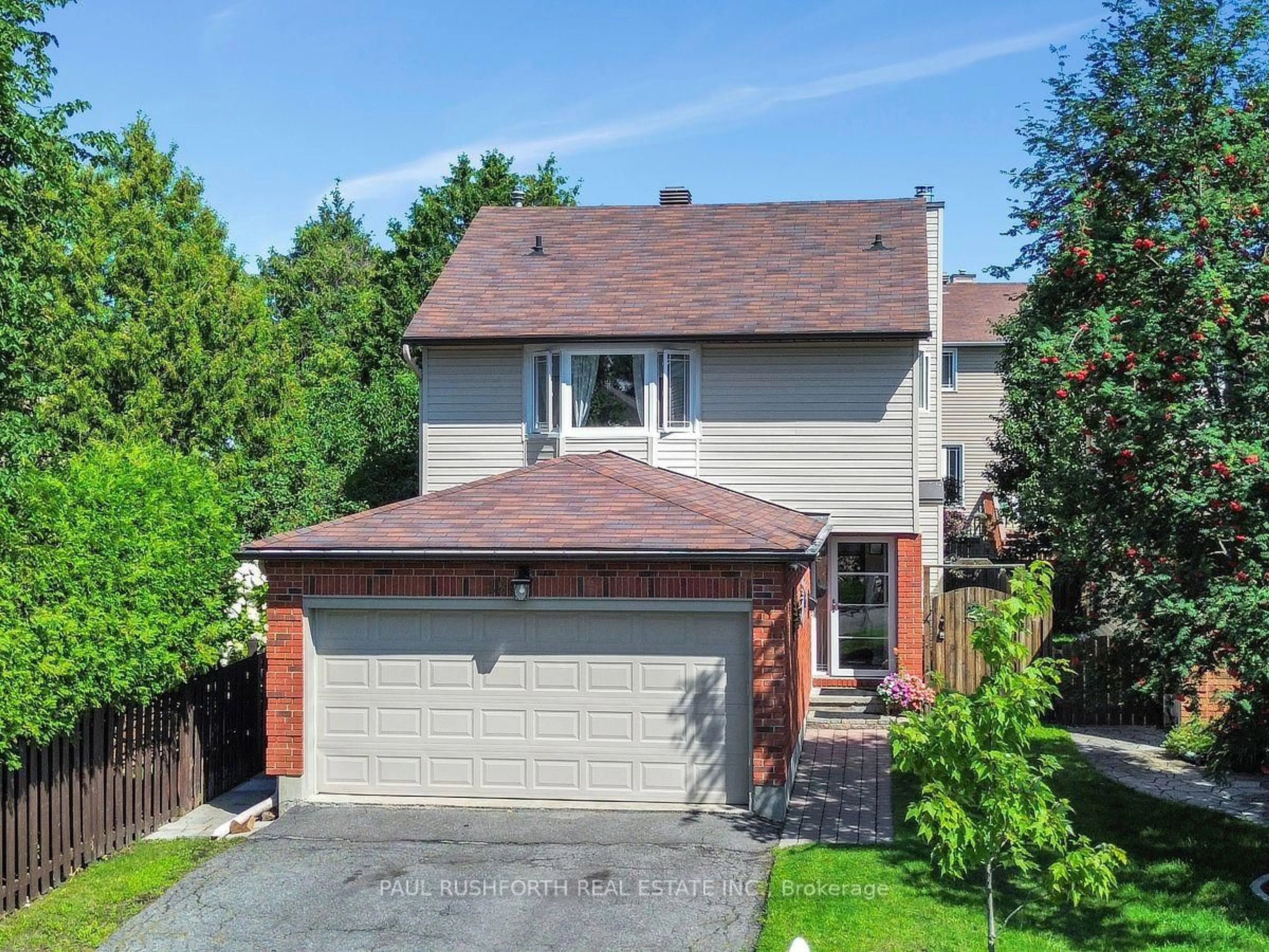 A pic from outside/outdoor area/front of a property/back of a property/a pic from drone, street for 289 Kennedy Lane, Ottawa Ontario K1E 3M5