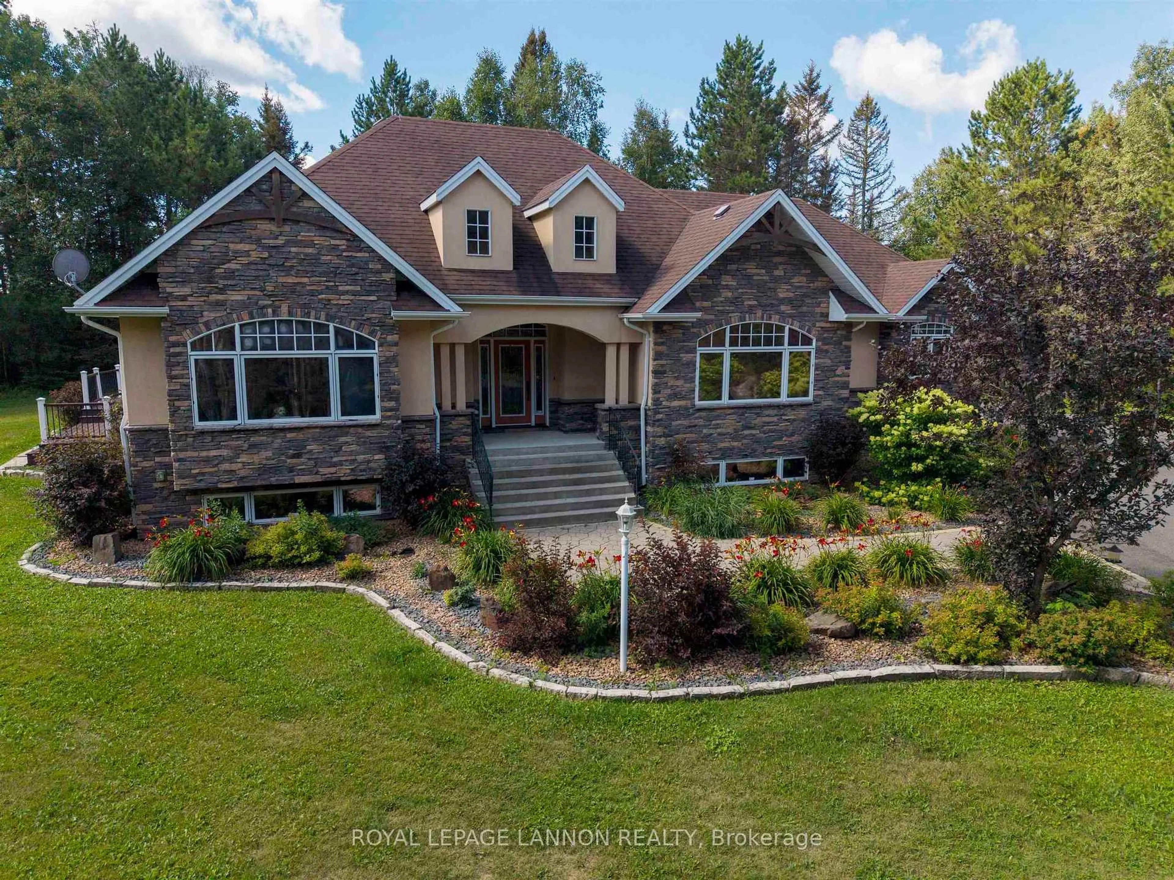 A pic from outside/outdoor area/front of a property/back of a property/a pic from drone, unknown for 791 Hilldale Rd, Thunder Bay Ontario P7G 1Z9