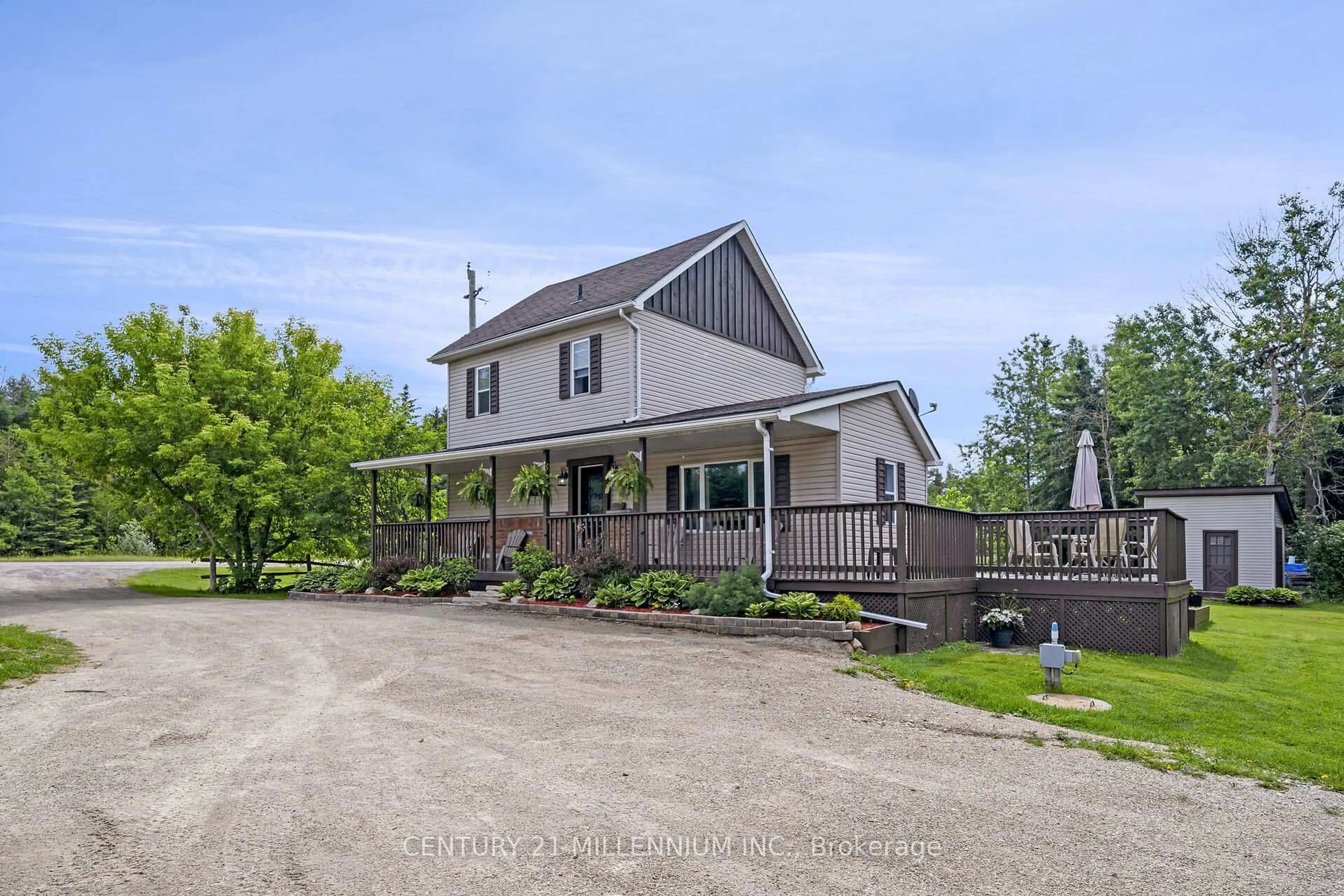 A pic from outside/outdoor area/front of a property/back of a property/a pic from drone, street for 5770 Trafalgar Rd, Erin Ontario N0B 1Z0
