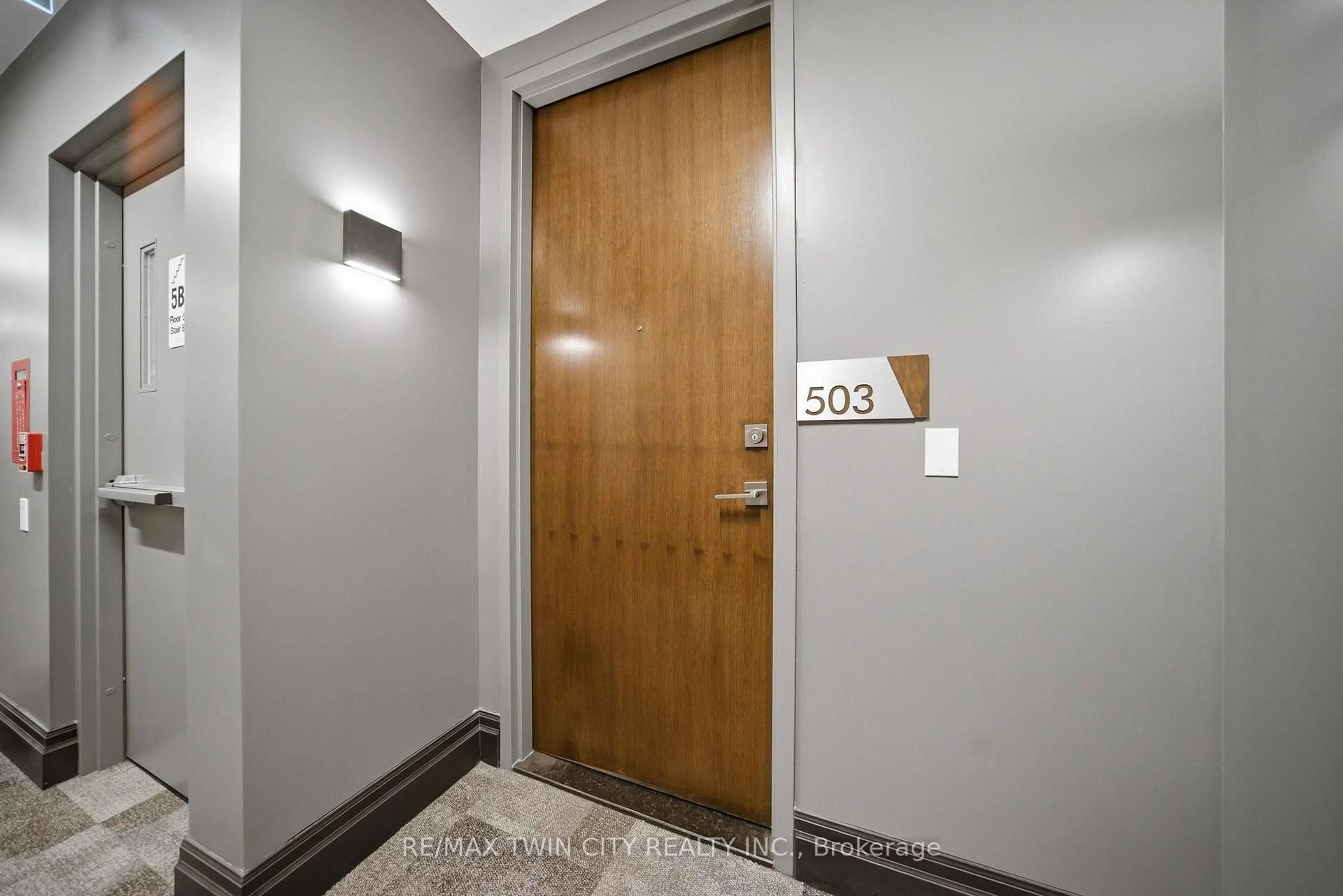 Indoor foyer for 101 Locke St #503, Hamilton Ontario L8P 4A6