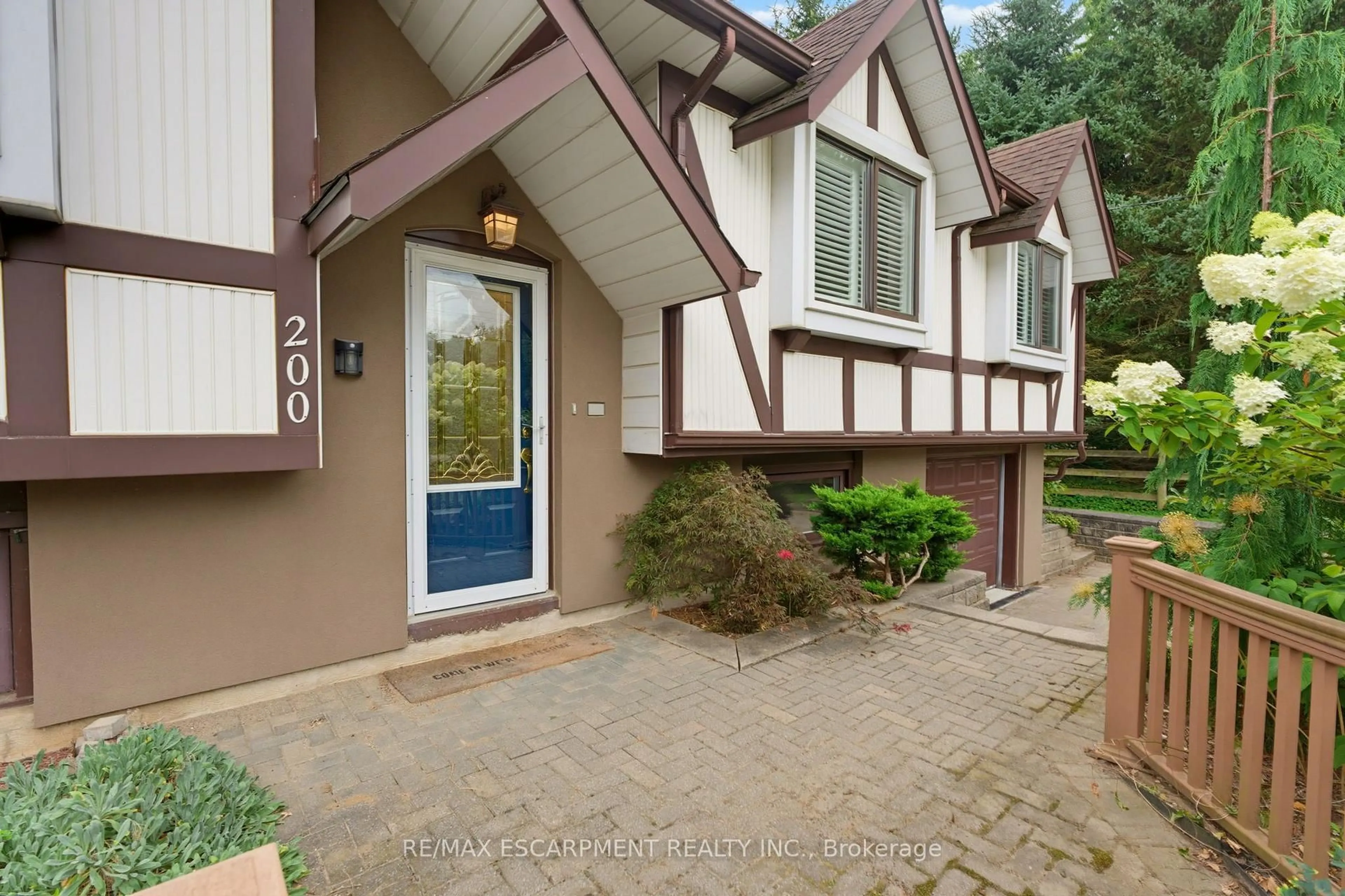 Home with brick exterior material, street for 200 Lynden Rd, Hamilton Ontario L0R 1T0