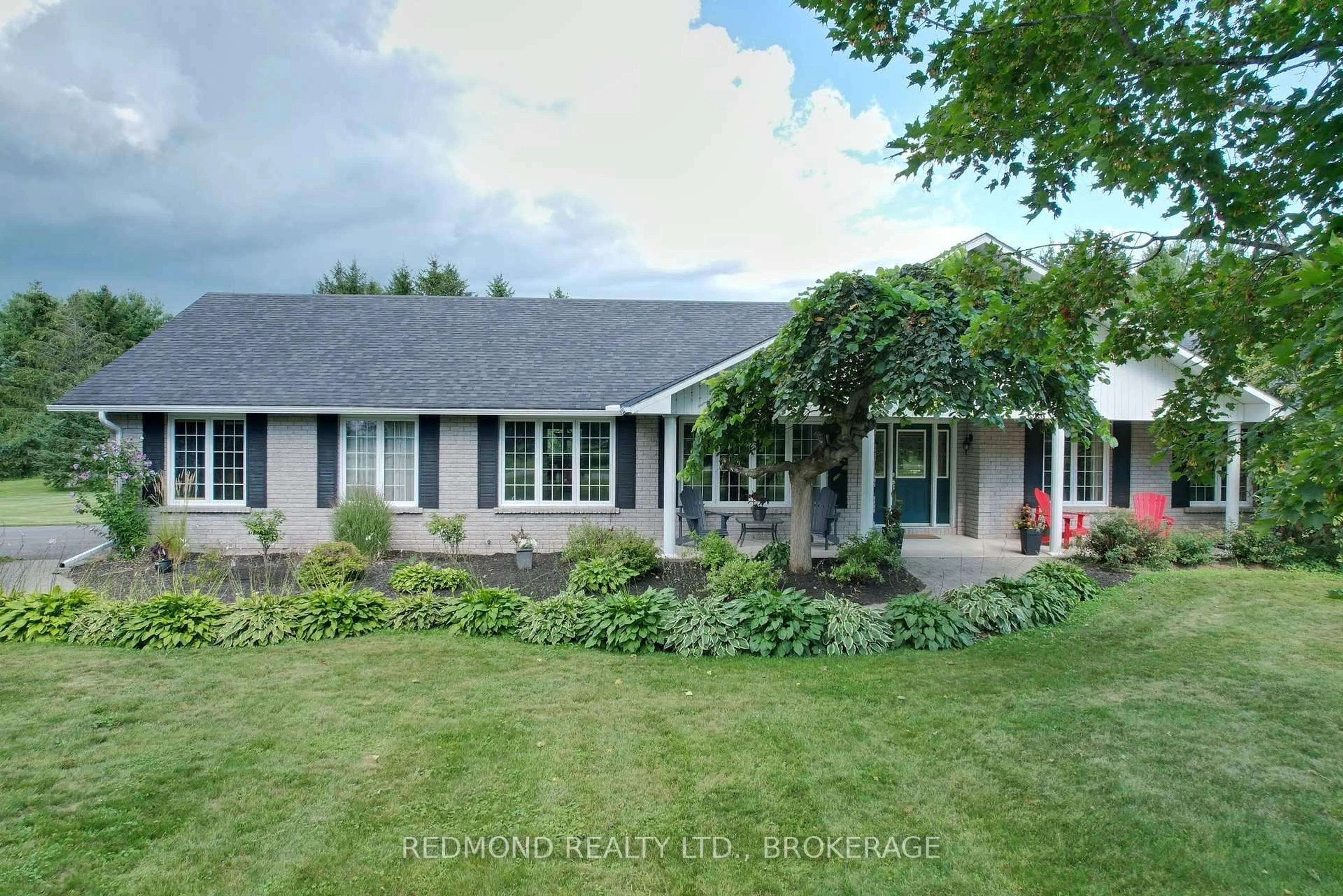 A pic from outside/outdoor area/front of a property/back of a property/a pic from drone, unknown for 101 Conner Dr, Front of Leeds & Seeleys Bay Ontario K7G 2V3