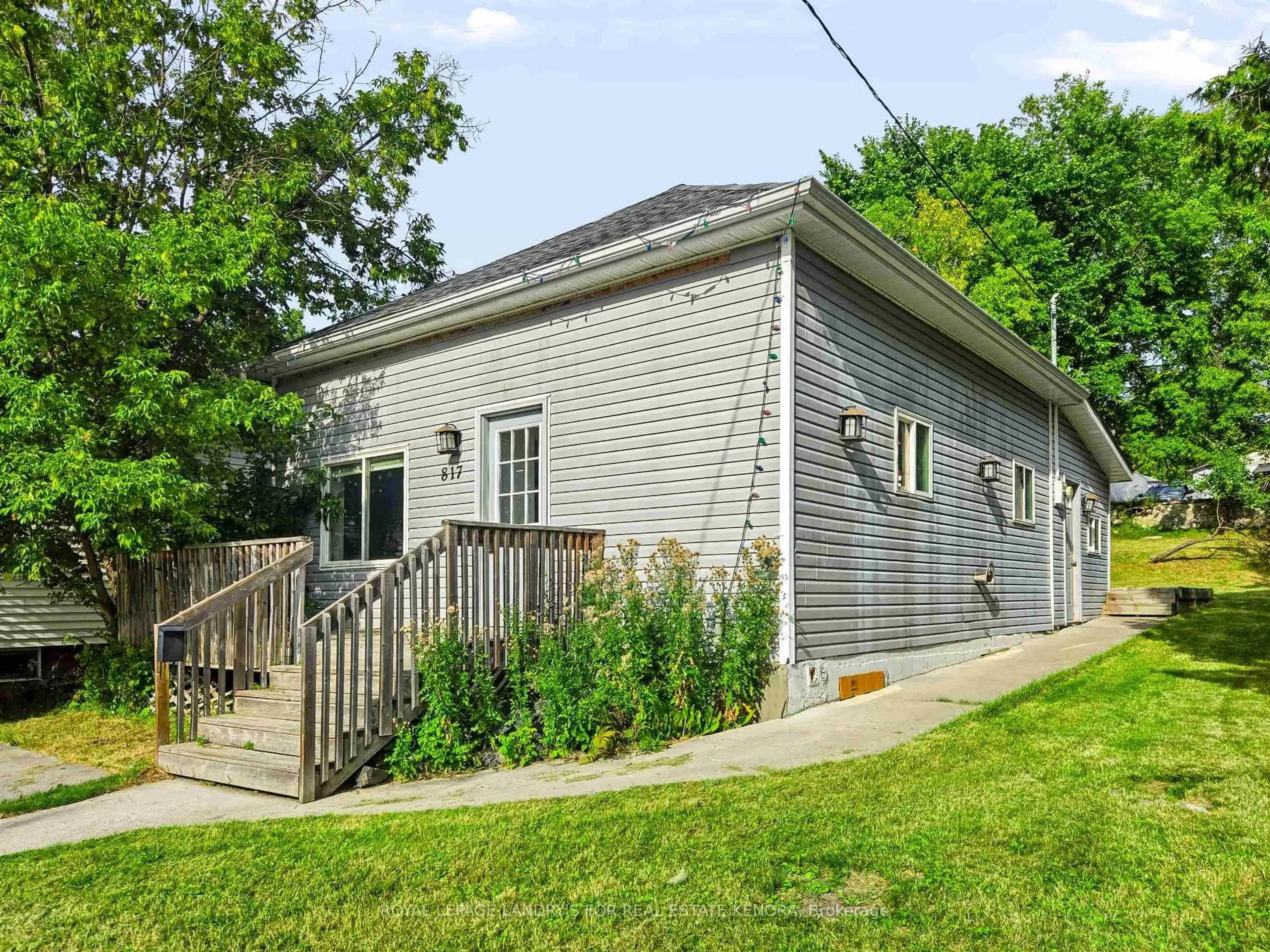 Shed for 817 Fourth Ave, Kenora Ontario P9N 1Z9