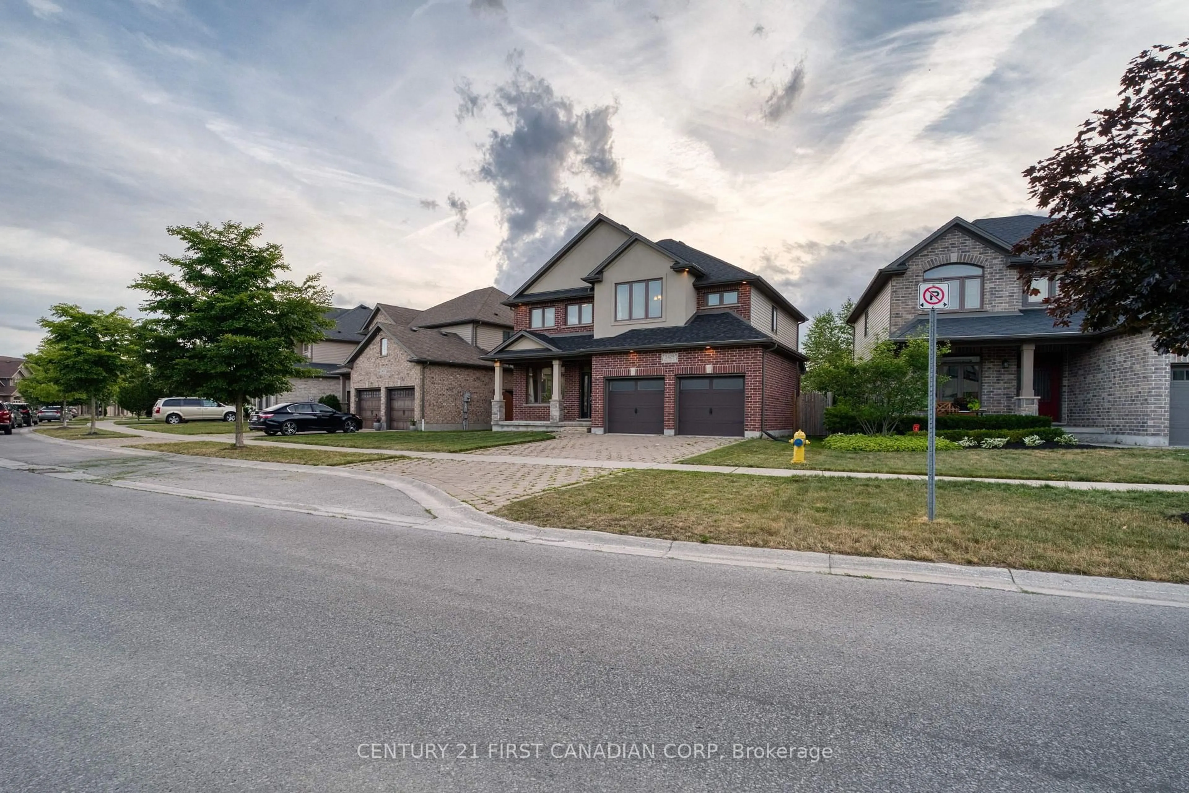 A pic from outside/outdoor area/front of a property/back of a property/a pic from drone, street for 3429 Singleton Ave, London South Ontario N6L 0C5