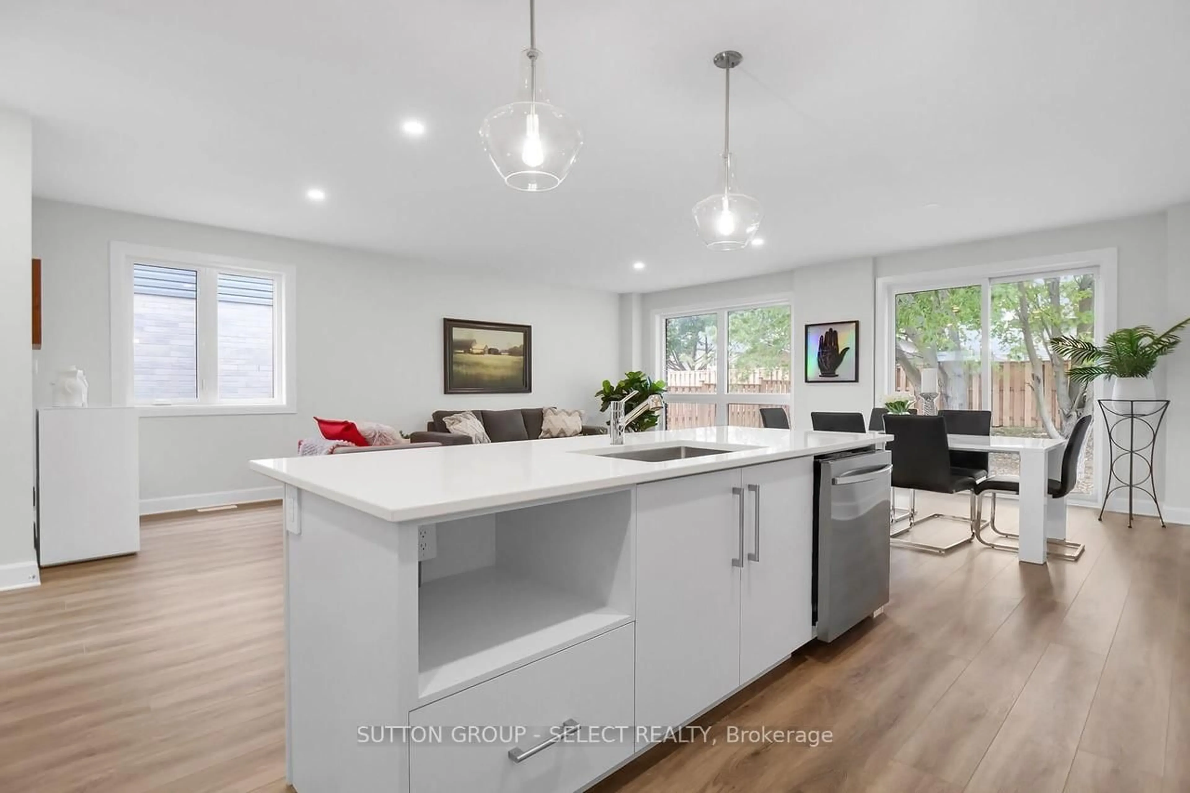 Open concept kitchen, unknown for 42 Lucas Rd, St. Thomas Ontario N5R 0M1