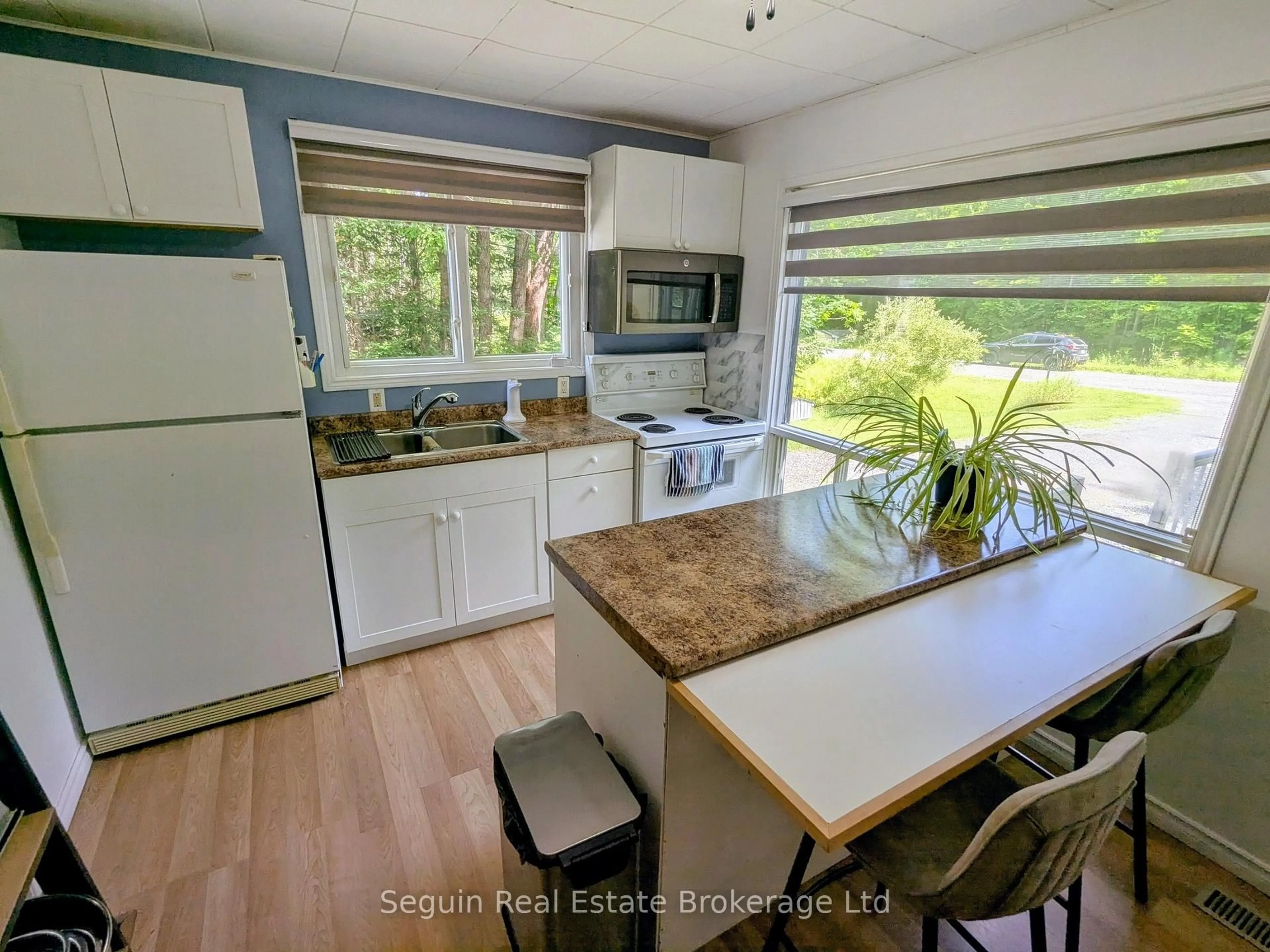 Standard kitchen, unknown for 44 Springhill Rd, McKellar Ontario P2A 2W7