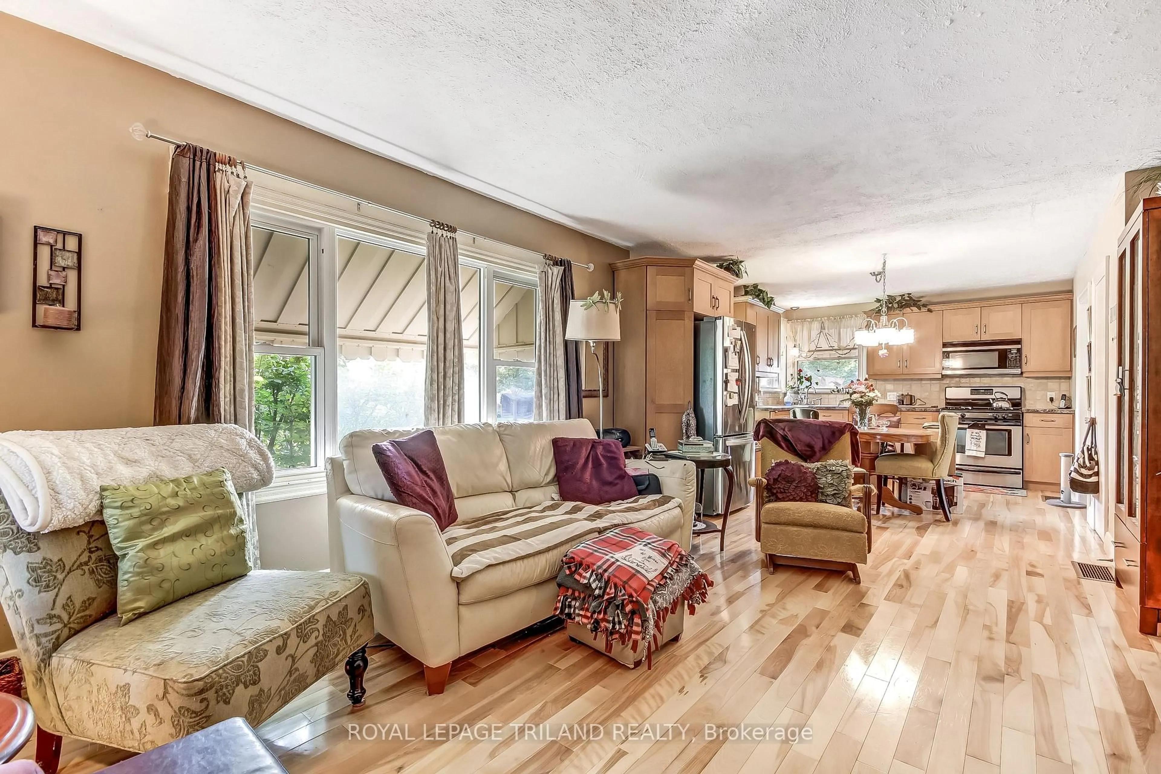 Living room with furniture, unknown for 84 Redan St, St. Thomas Ontario N5P 1V1