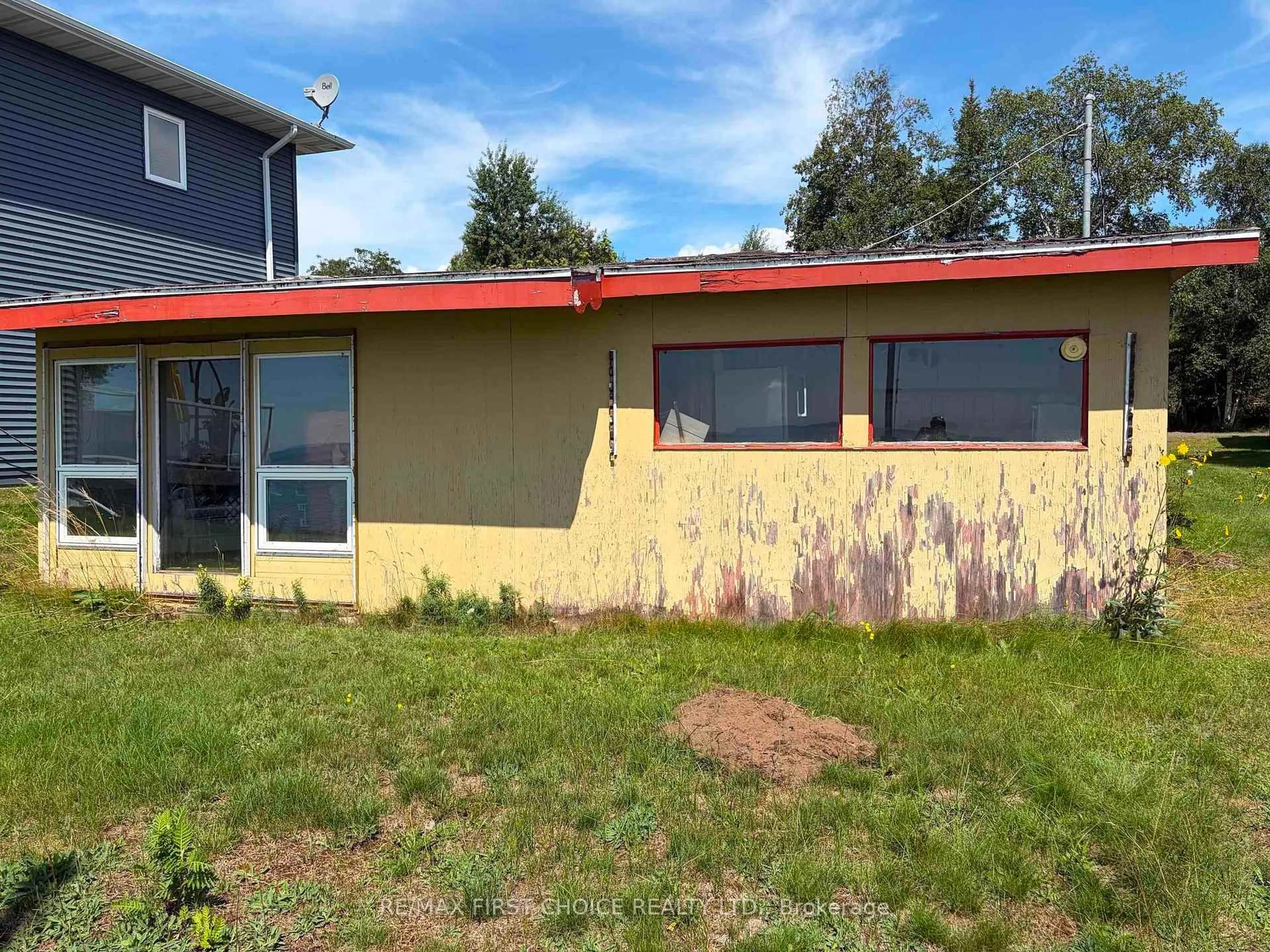 Home with vinyl exterior material, building for 641 Pebbly Beach Road, Shuniah Ontario P7A 0X6