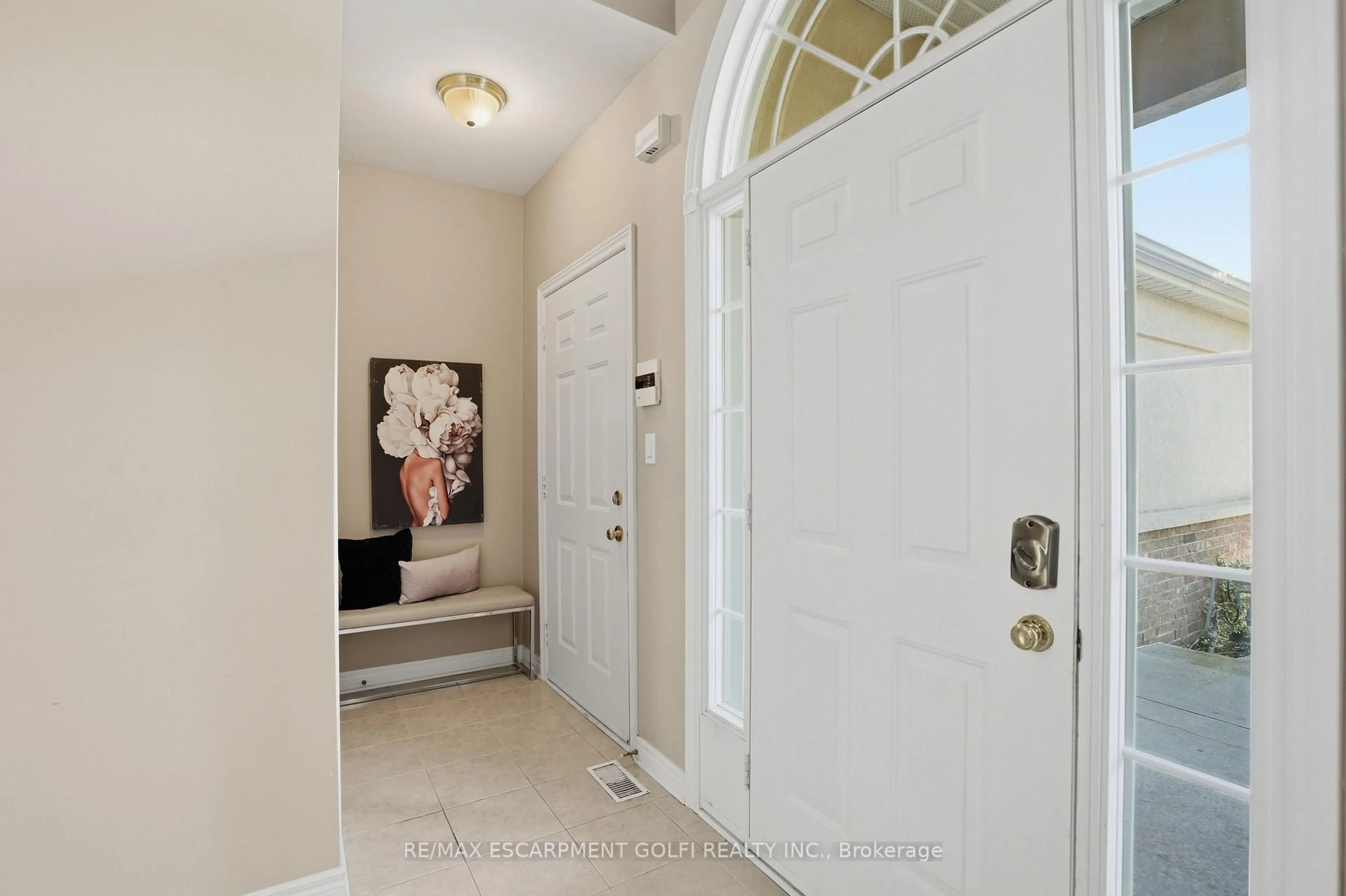 Indoor entryway for 58 Glendale Ave #12, St. Catharines Ontario L2T 2J3