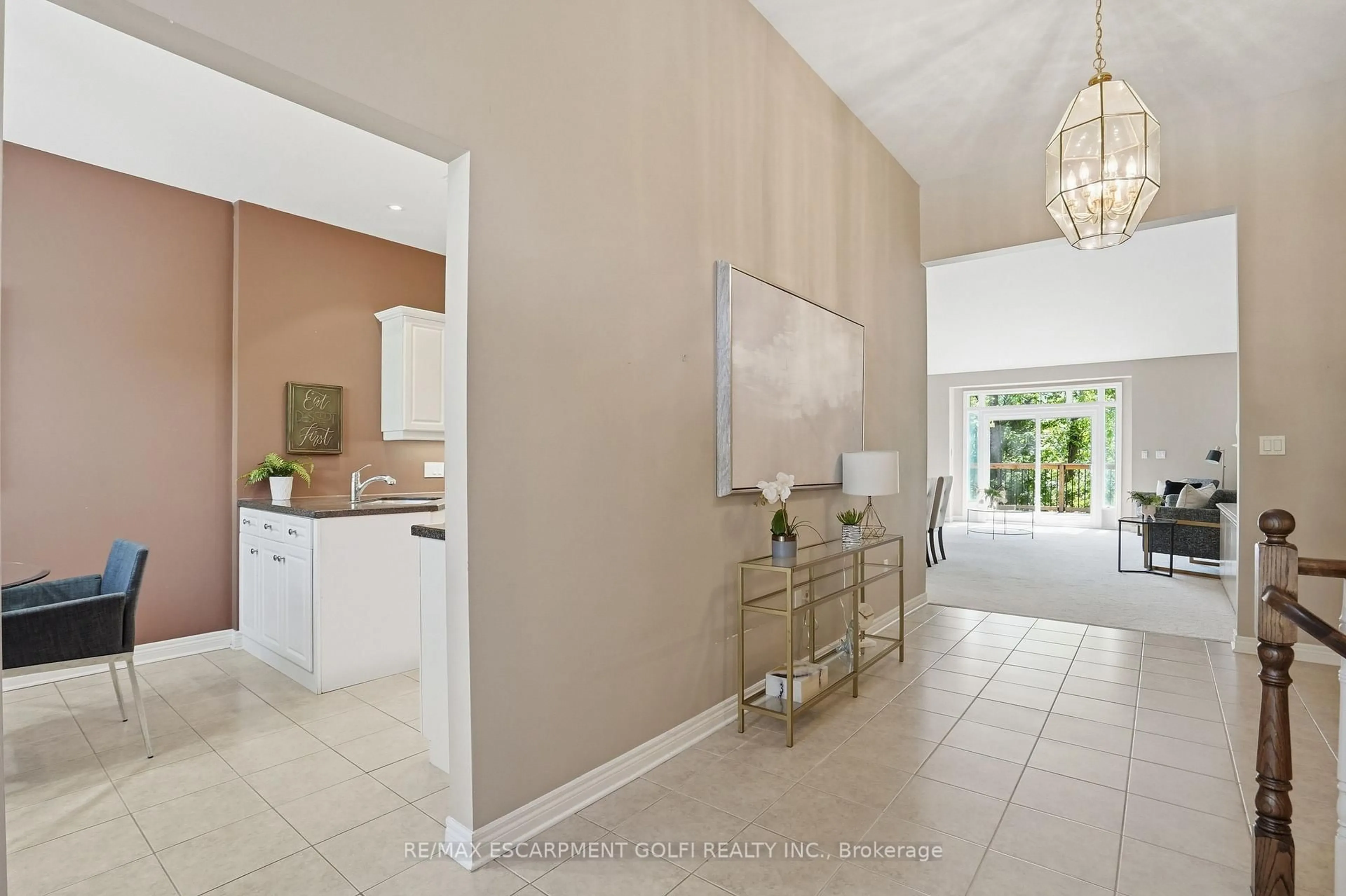 Indoor entryway for 58 Glendale Ave #12, St. Catharines Ontario L2T 2J3