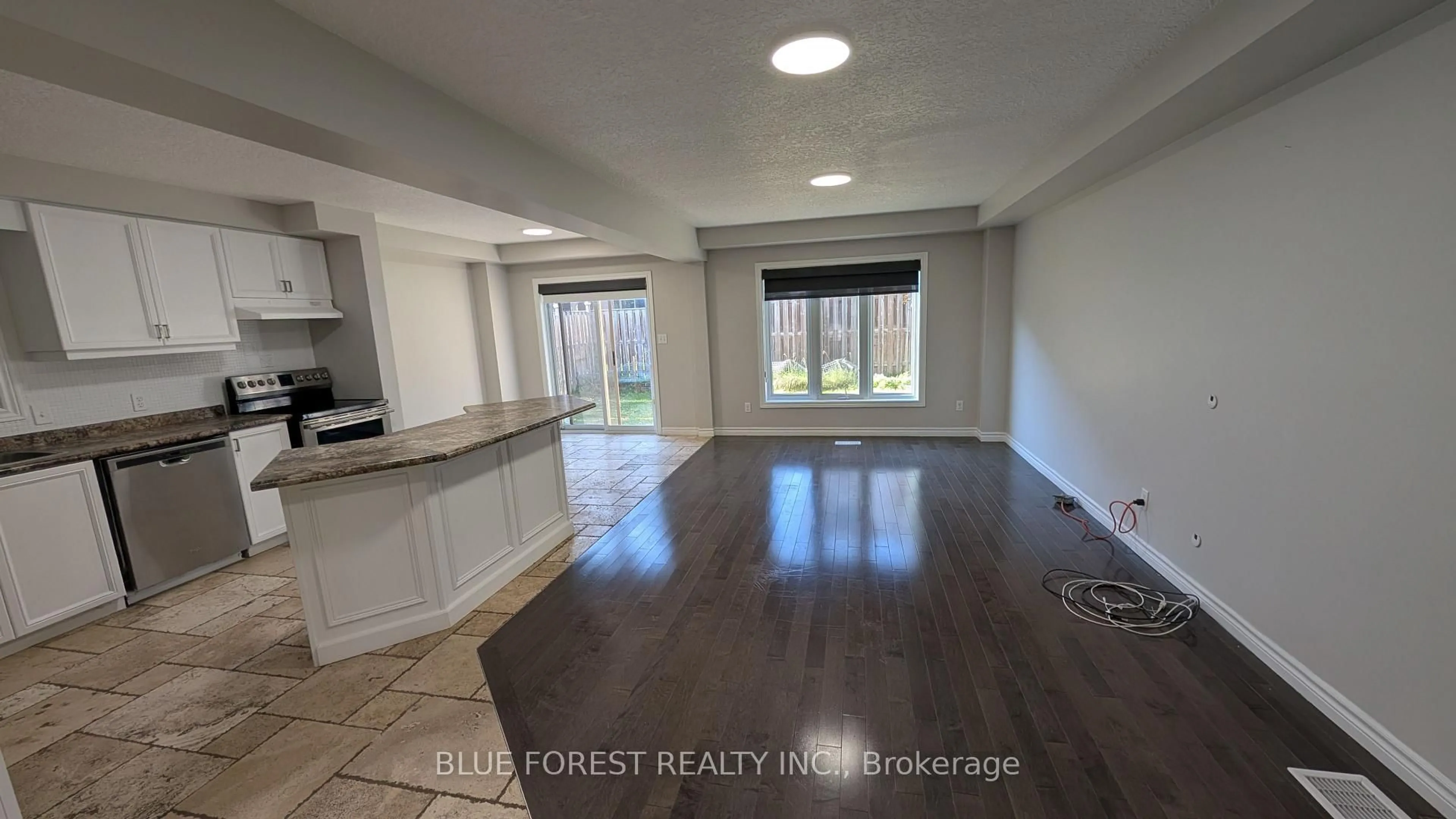 Open concept kitchen, unknown for 904 Frontenac Cres, Woodstock Ontario N4V 0A8