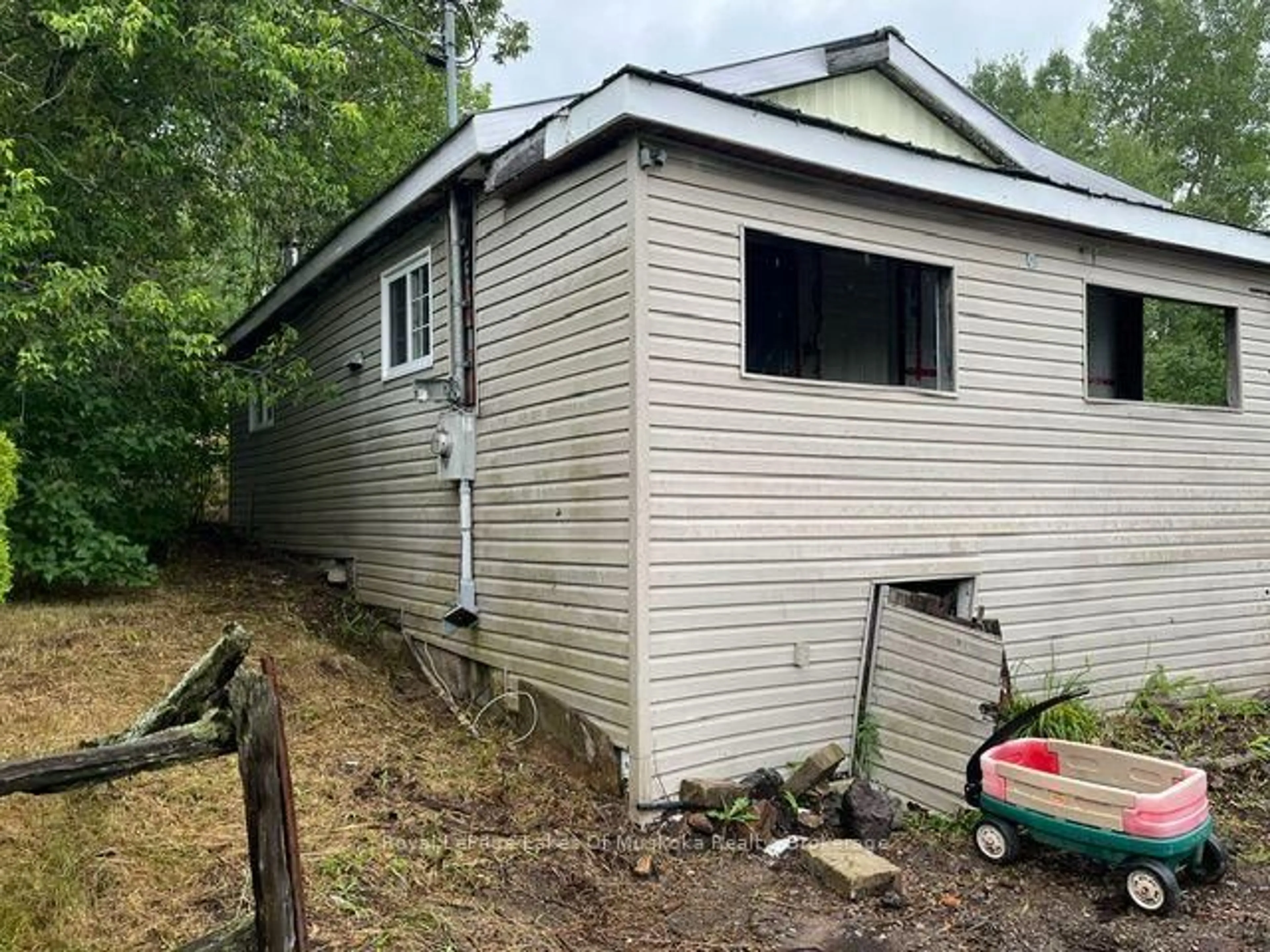 Shed for 39 94 Highway, East Ferris Ontario P0H 1K0