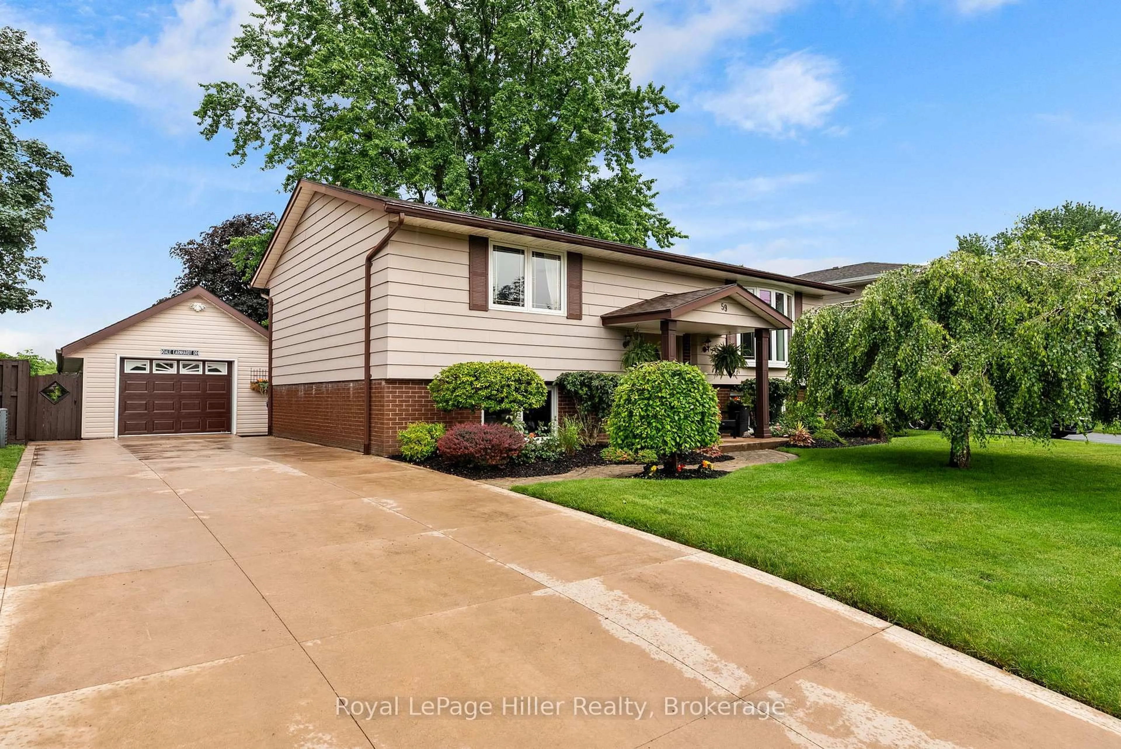 Home with vinyl exterior material, street for 59 Briarhill Dr, Stratford Ontario N5A 6N6