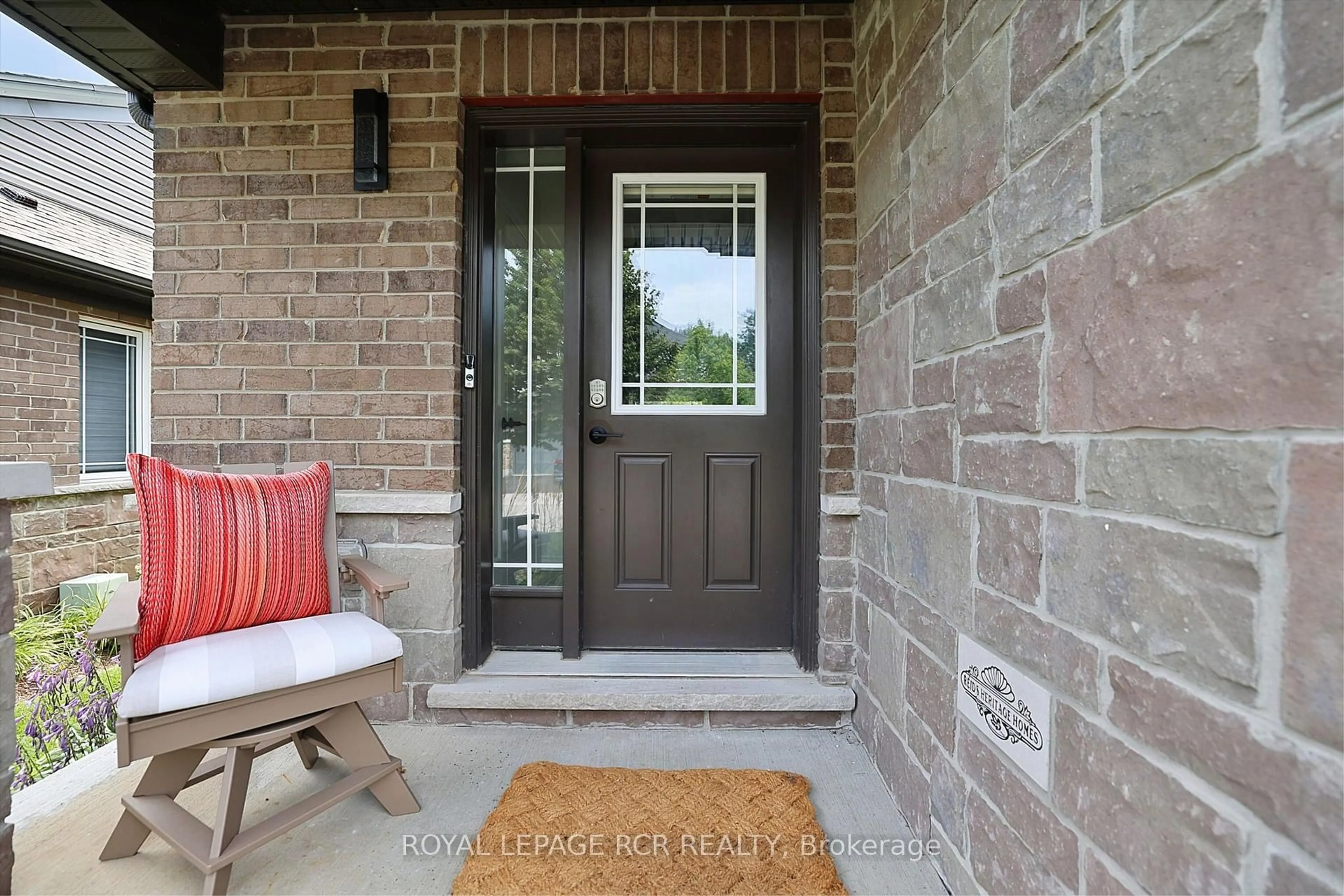 Indoor entryway for 24 WESTMINSTER Cres, Centre Wellington Ontario N1M 1Y8
