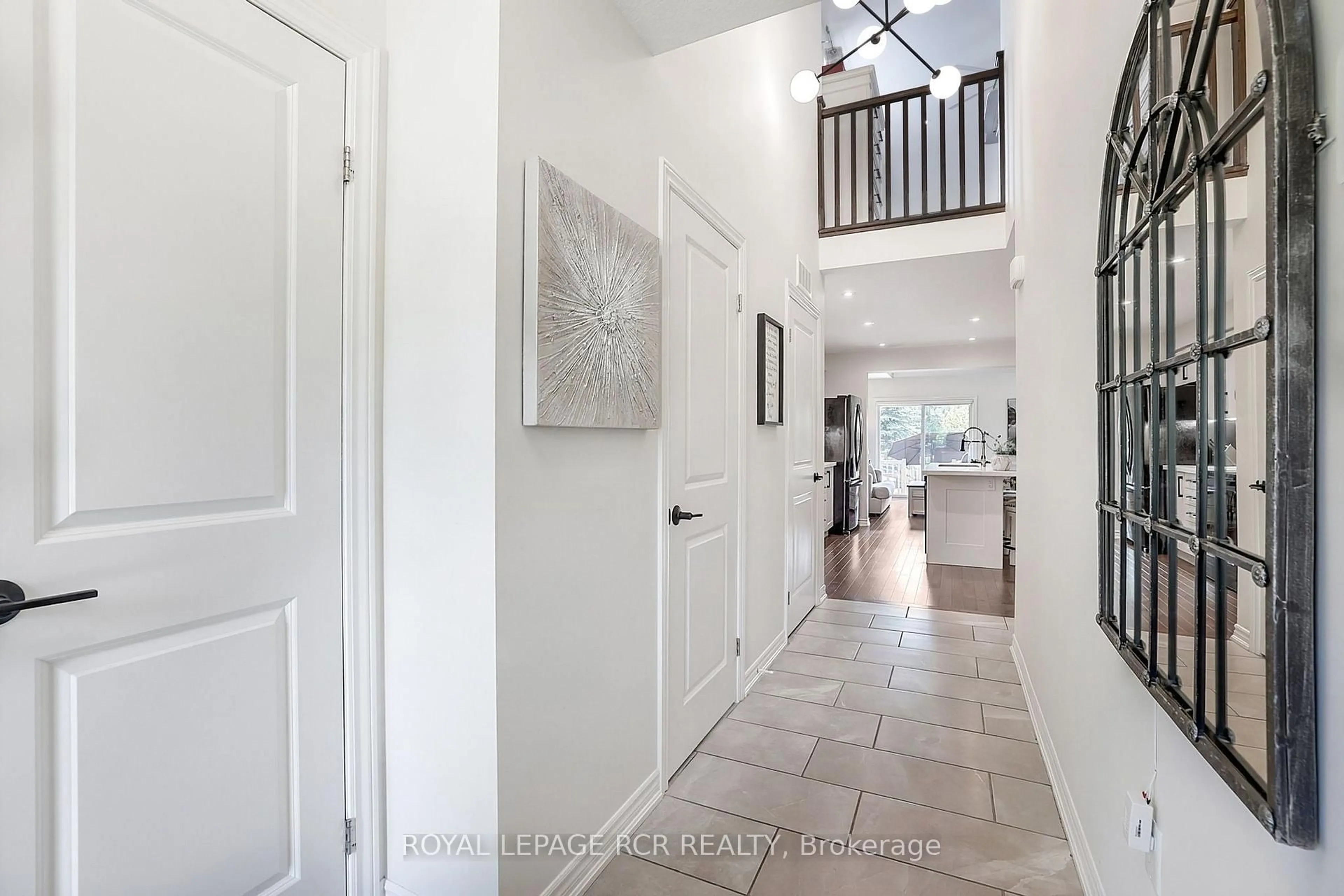 Indoor entryway for 24 WESTMINSTER Cres, Centre Wellington Ontario N1M 1Y8