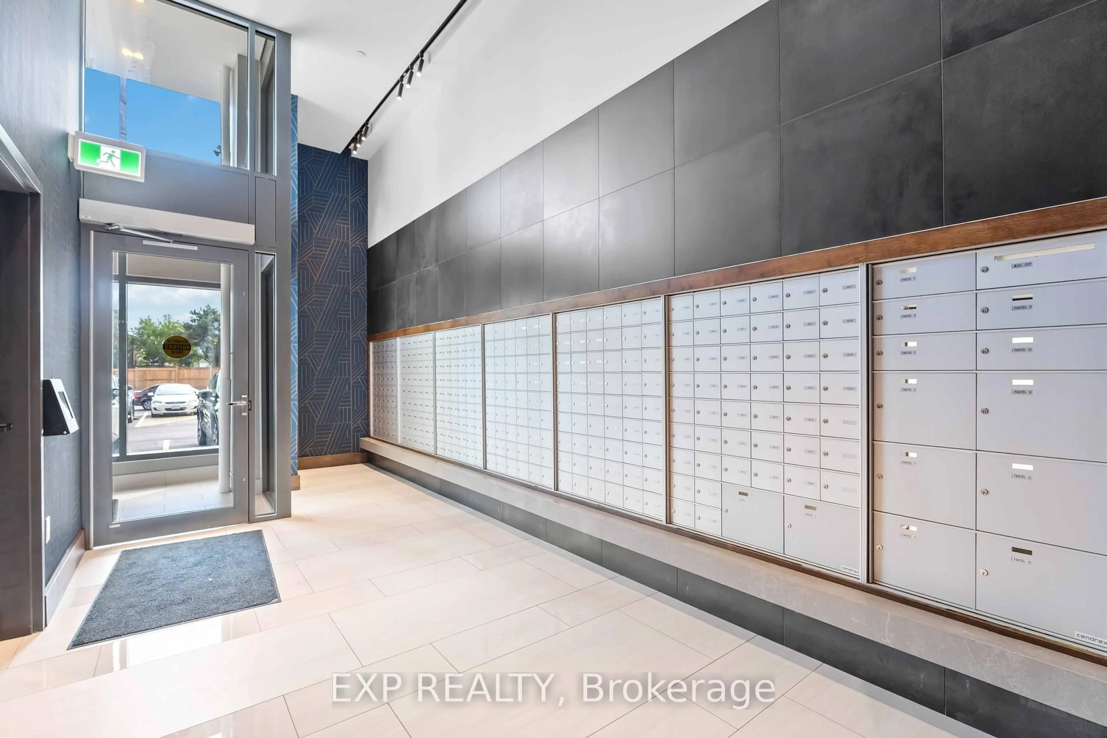 Indoor foyer for 2782 Barton St #1607, Hamilton Ontario L8E 2J8