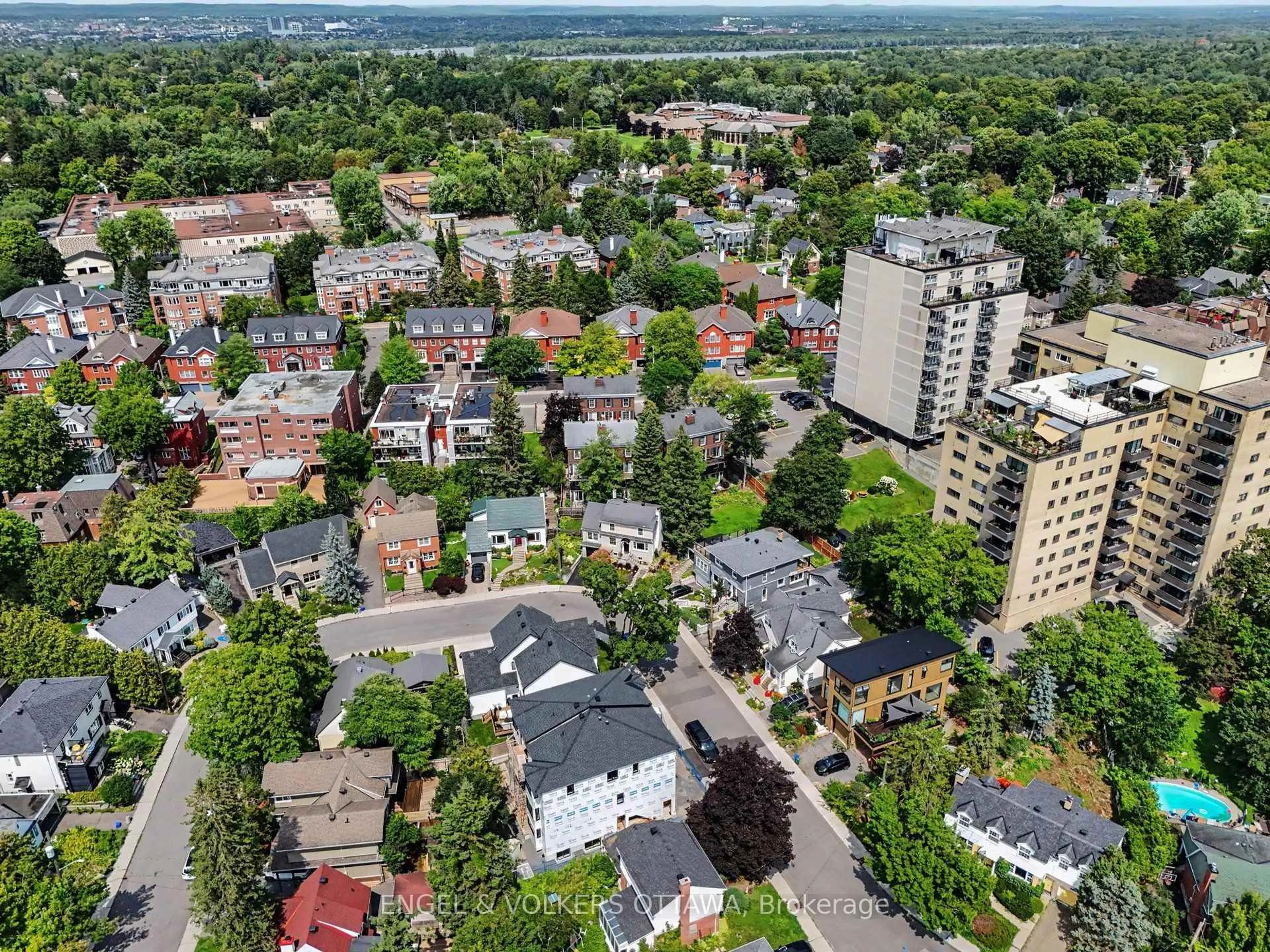 A pic from outside/outdoor area/front of a property/back of a property/a pic from drone, city buildings view from balcony for 107 Ivy Cres, Ottawa Ontario K1M 1Y1