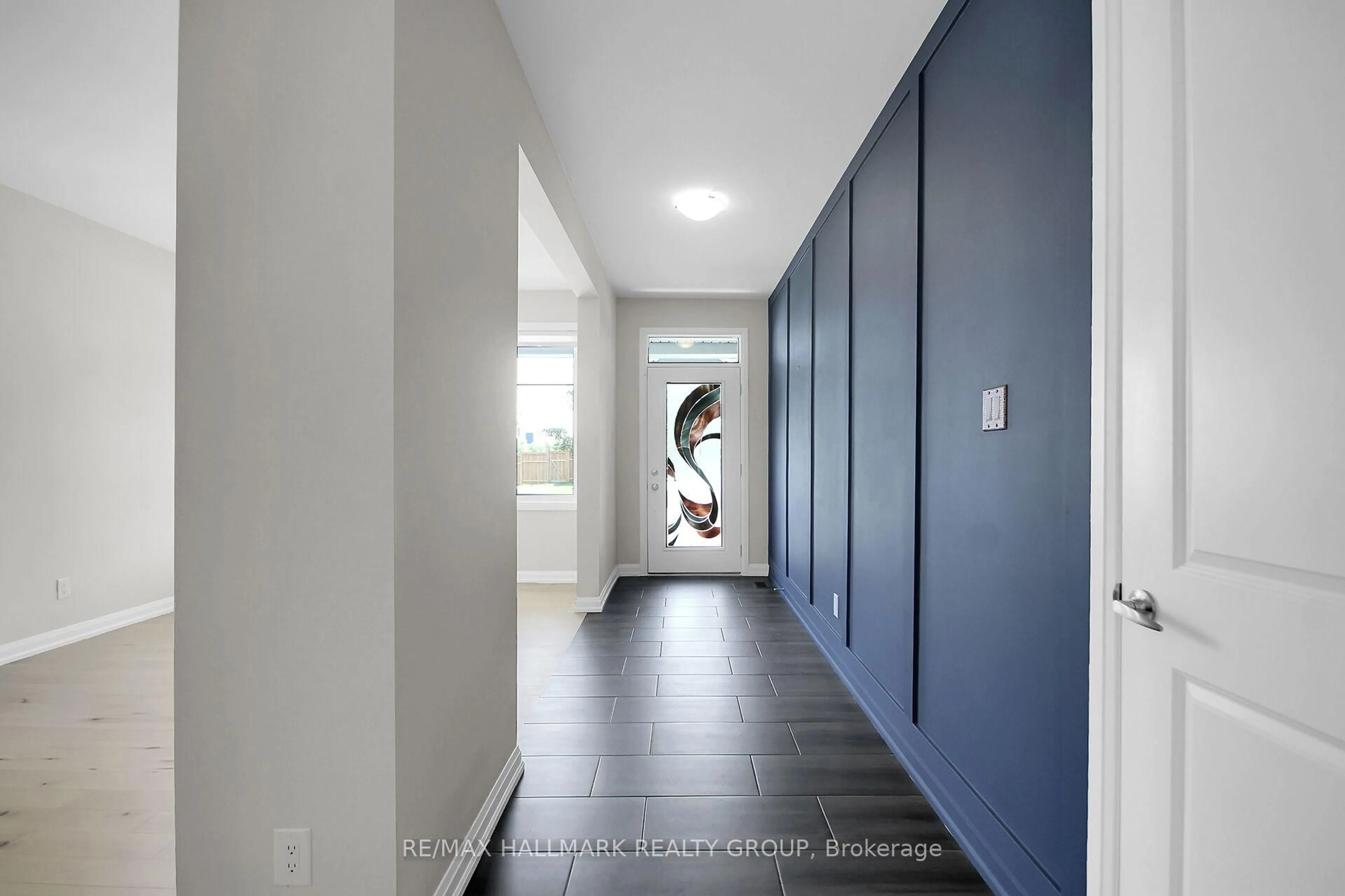Indoor entryway for 238 Pursuit Terr, Richmond Ontario K0A 2Z0