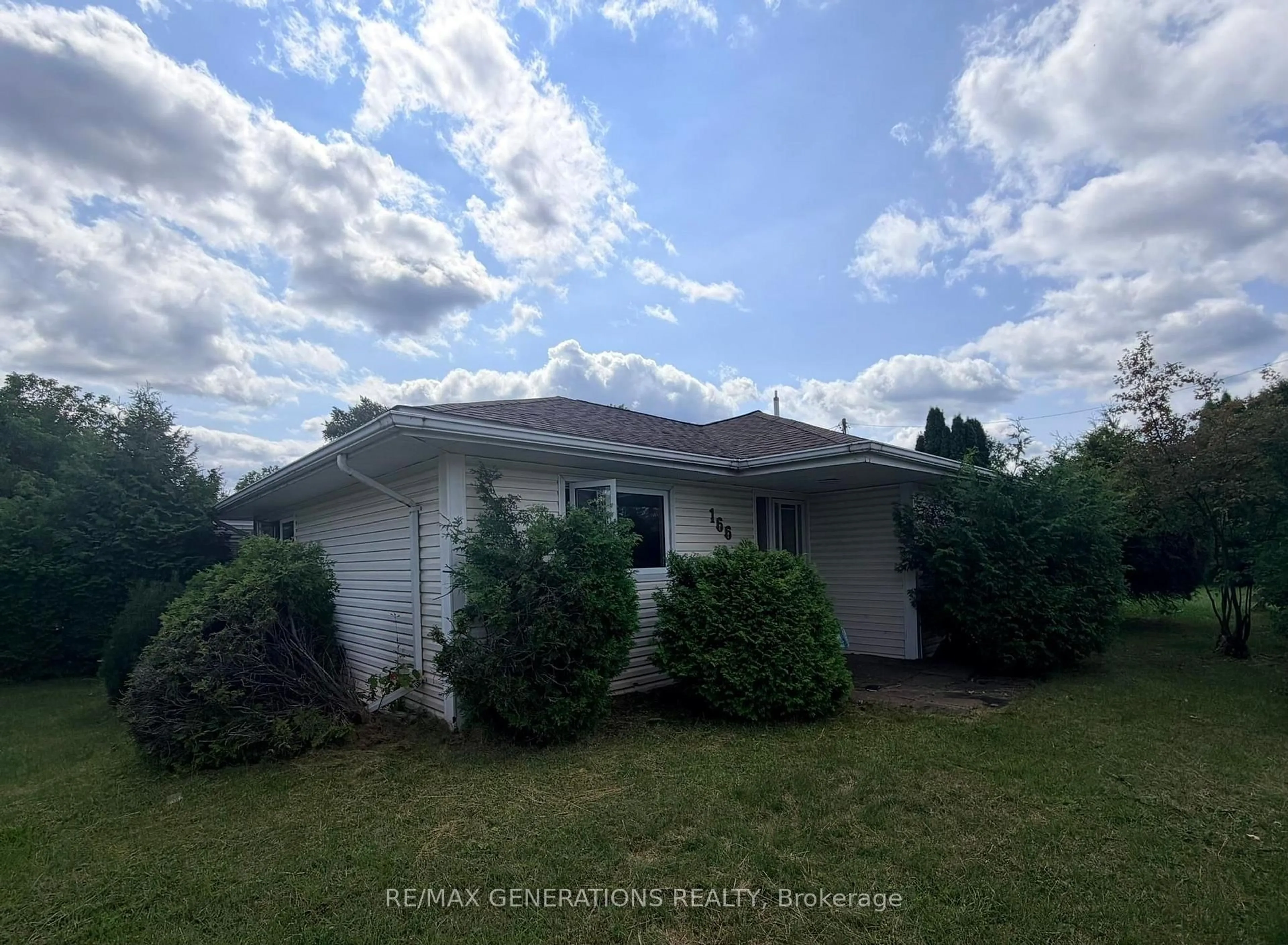 Home with vinyl exterior material, unknown for 166 Willow Rd, Atikokan Ontario P0T 1C0