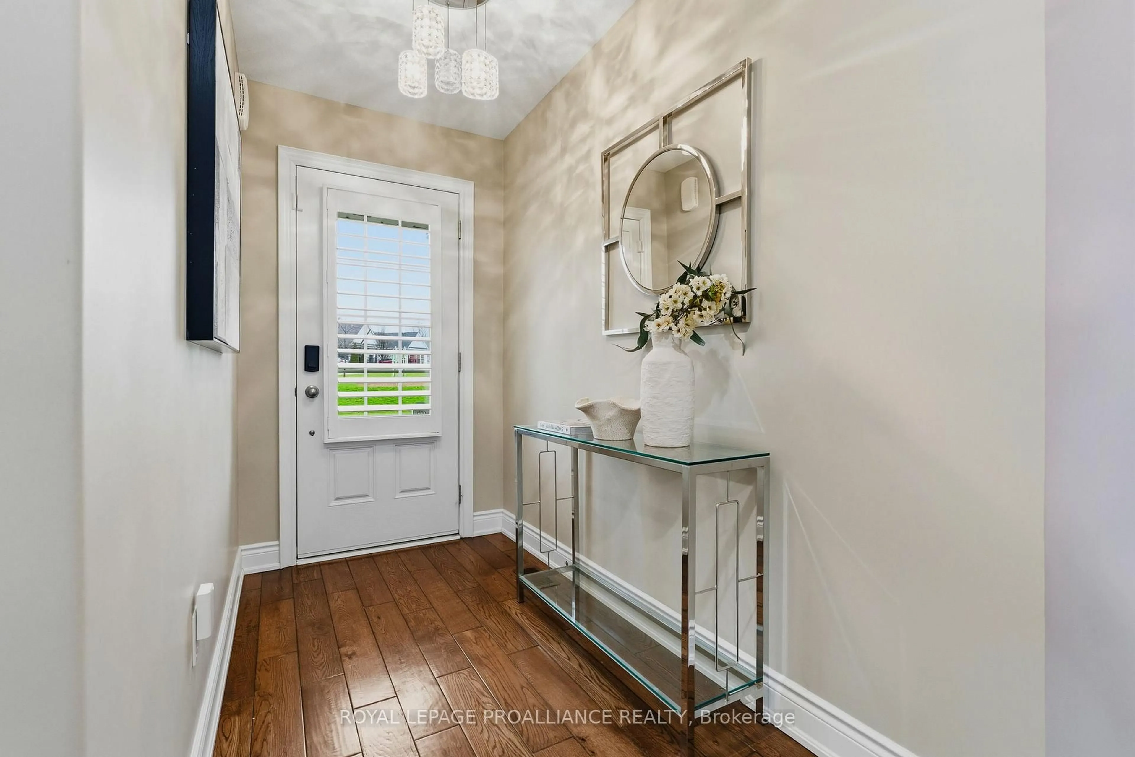 Indoor entryway for 8 Bigwood Cres, Port Hope Ontario L1A 0C8