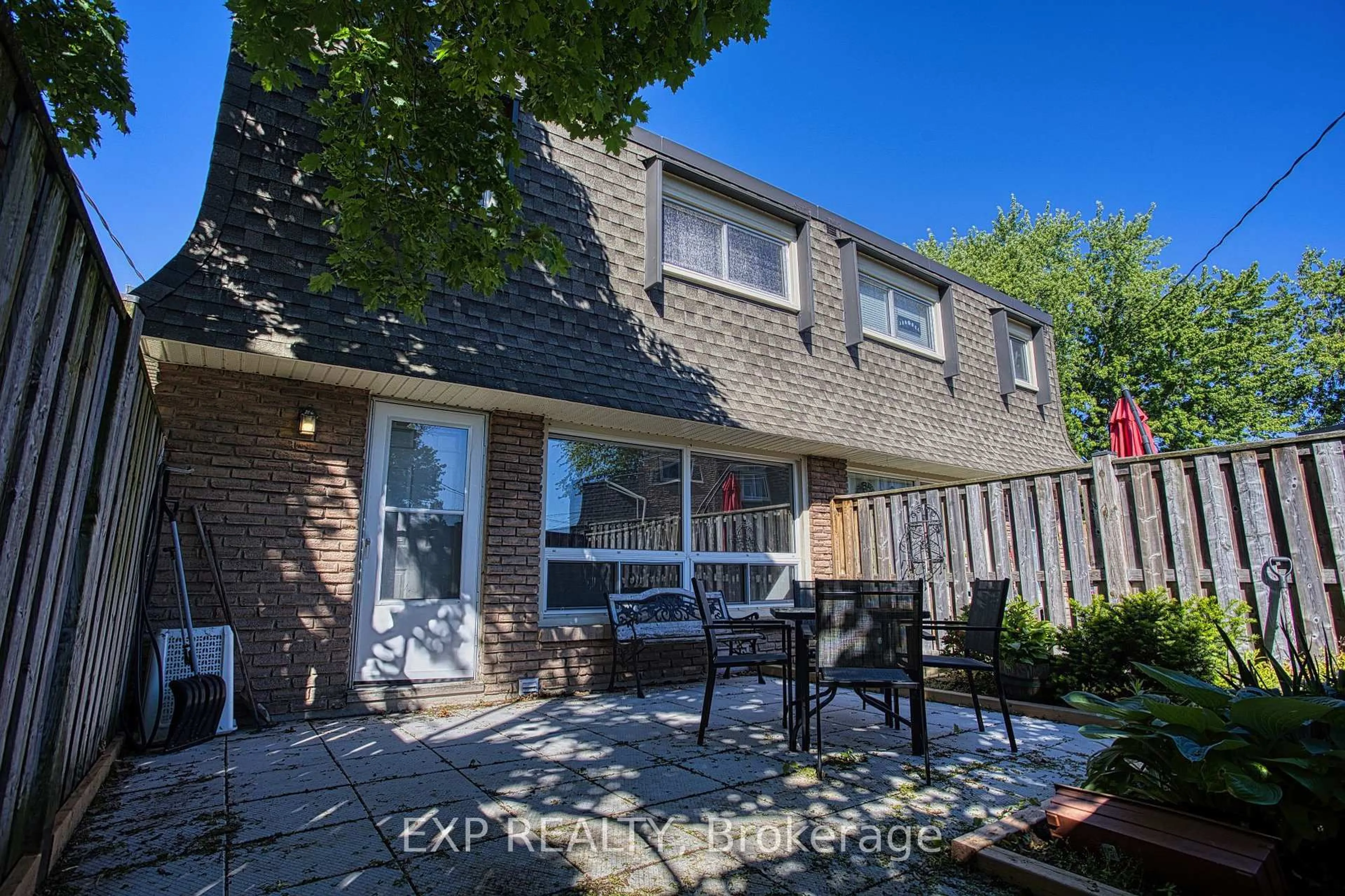 Unknown for 7 Viking Crt #404, Grimsby Ontario L3M 3T8
