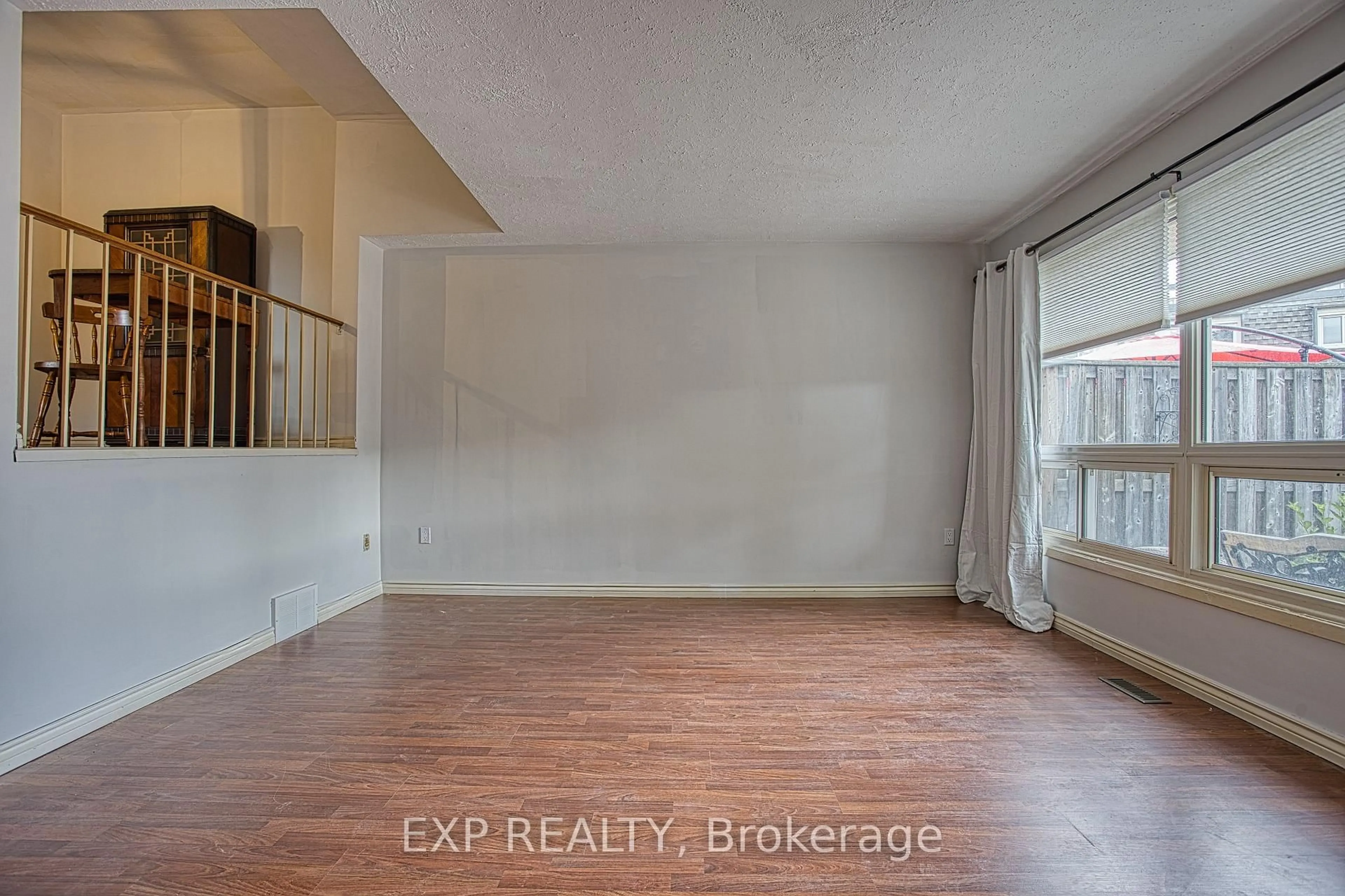 A pic of a room for 7 Viking Crt #404, Grimsby Ontario L3M 3T8