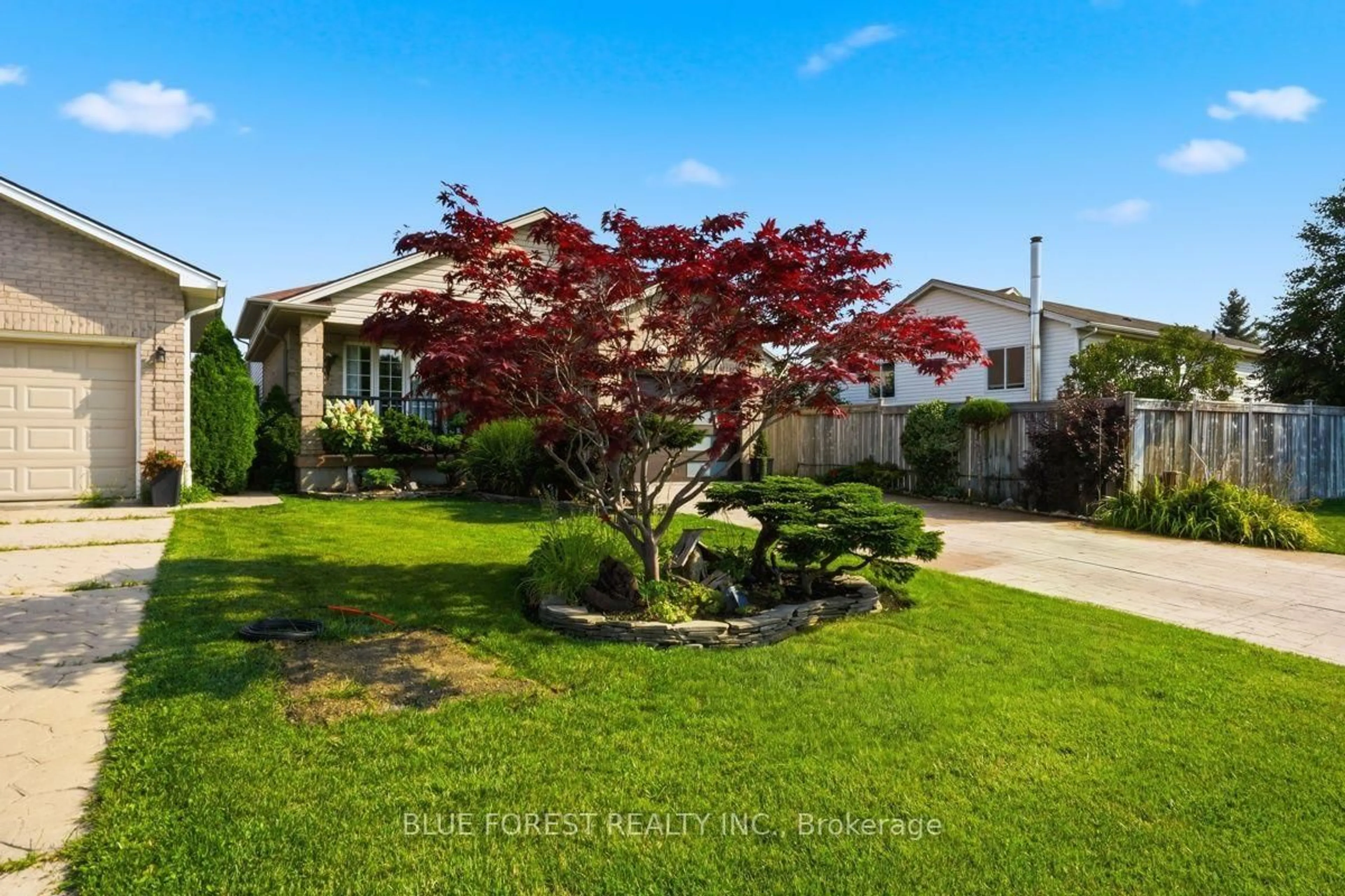 A pic from outside/outdoor area/front of a property/back of a property/a pic from drone, street for 241 Oldham St, London South Ontario N5Z 5E3