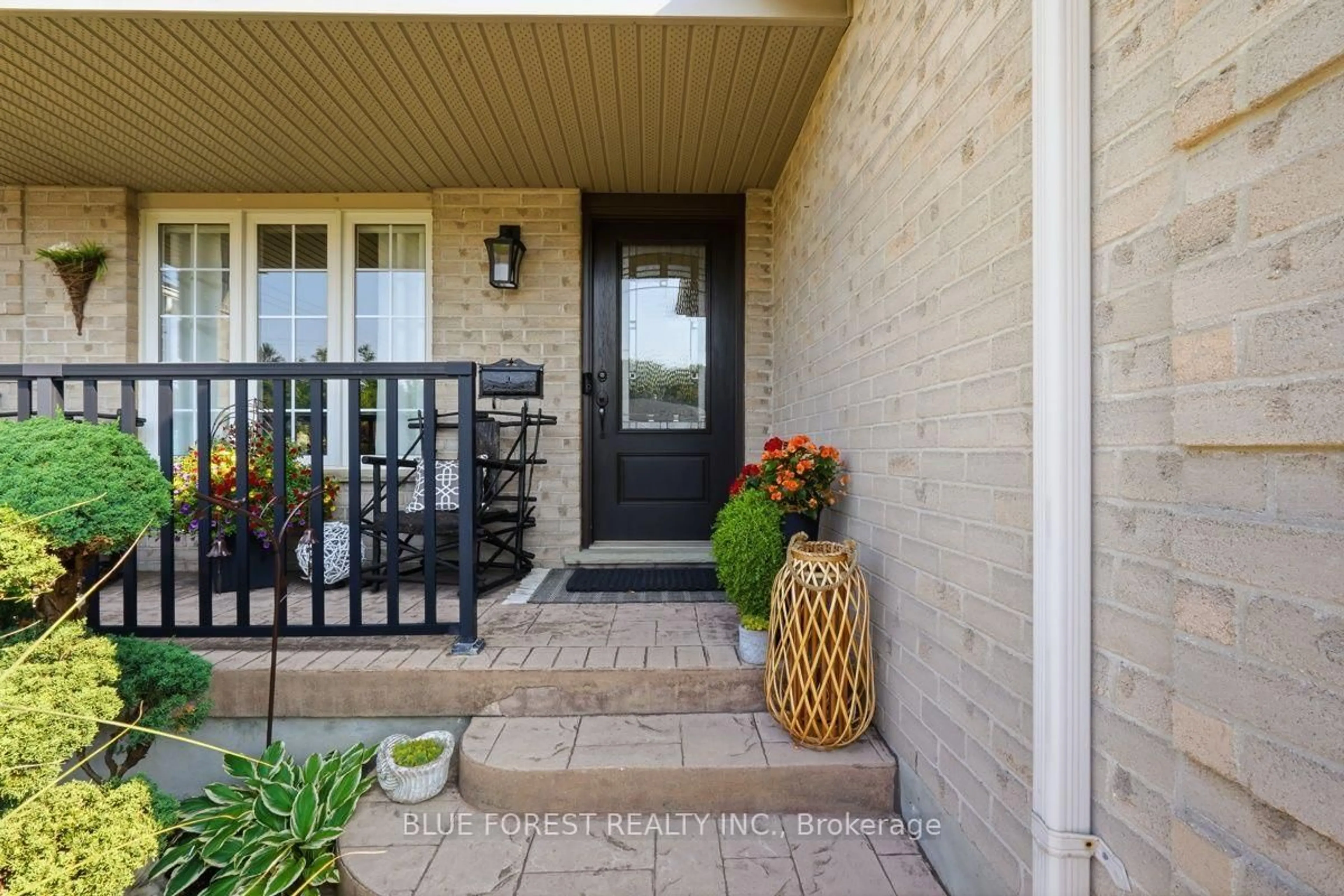 Indoor entryway for 241 Oldham St, London South Ontario N5Z 5E3