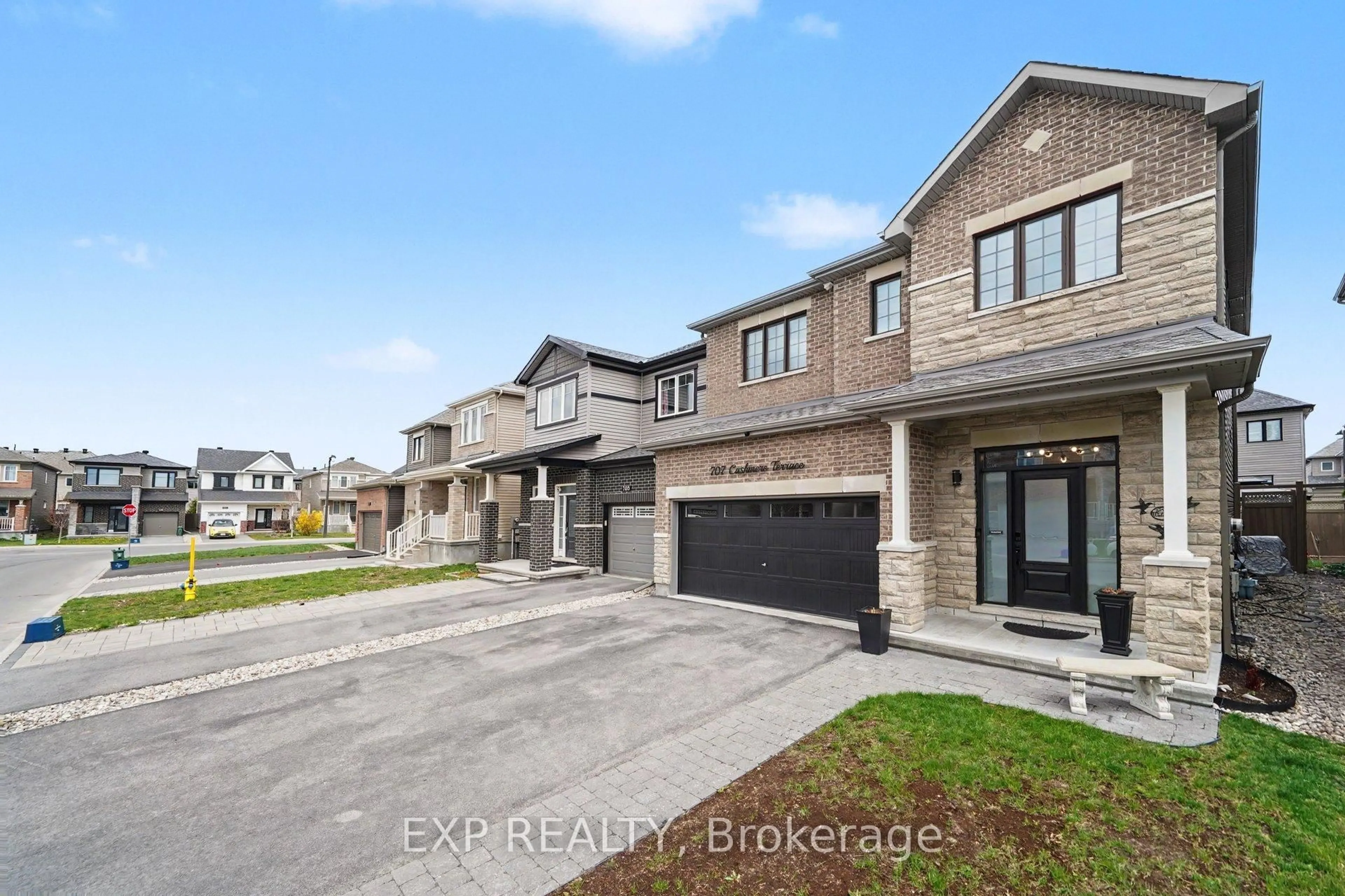 A pic from outside/outdoor area/front of a property/back of a property/a pic from drone, street for 707 Cashmere Terr, Ottawa Ontario K2J 6M2