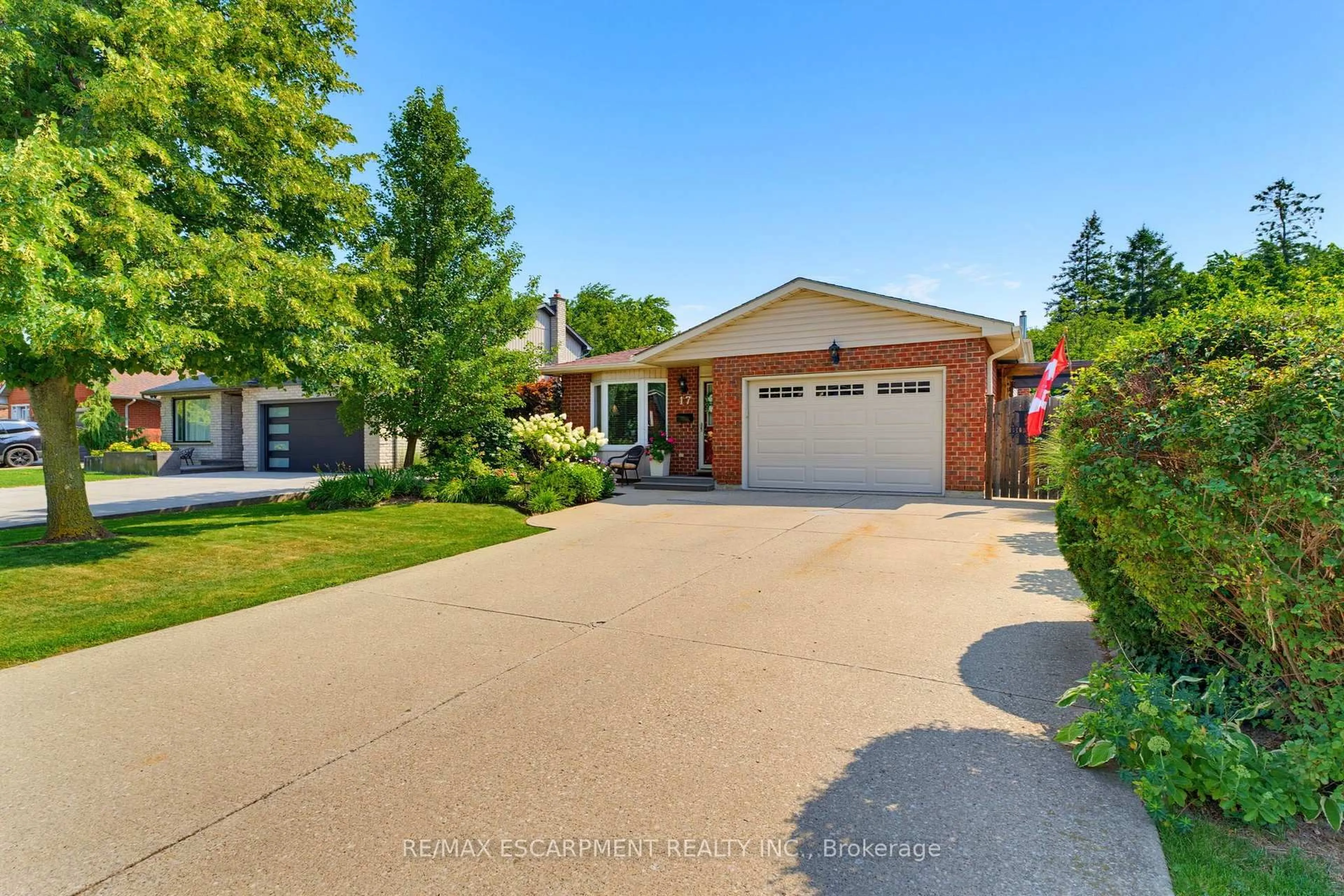 Home with brick exterior material, street for 17 BUCHANAN Dr, Haldimand Ontario N3W 1H1