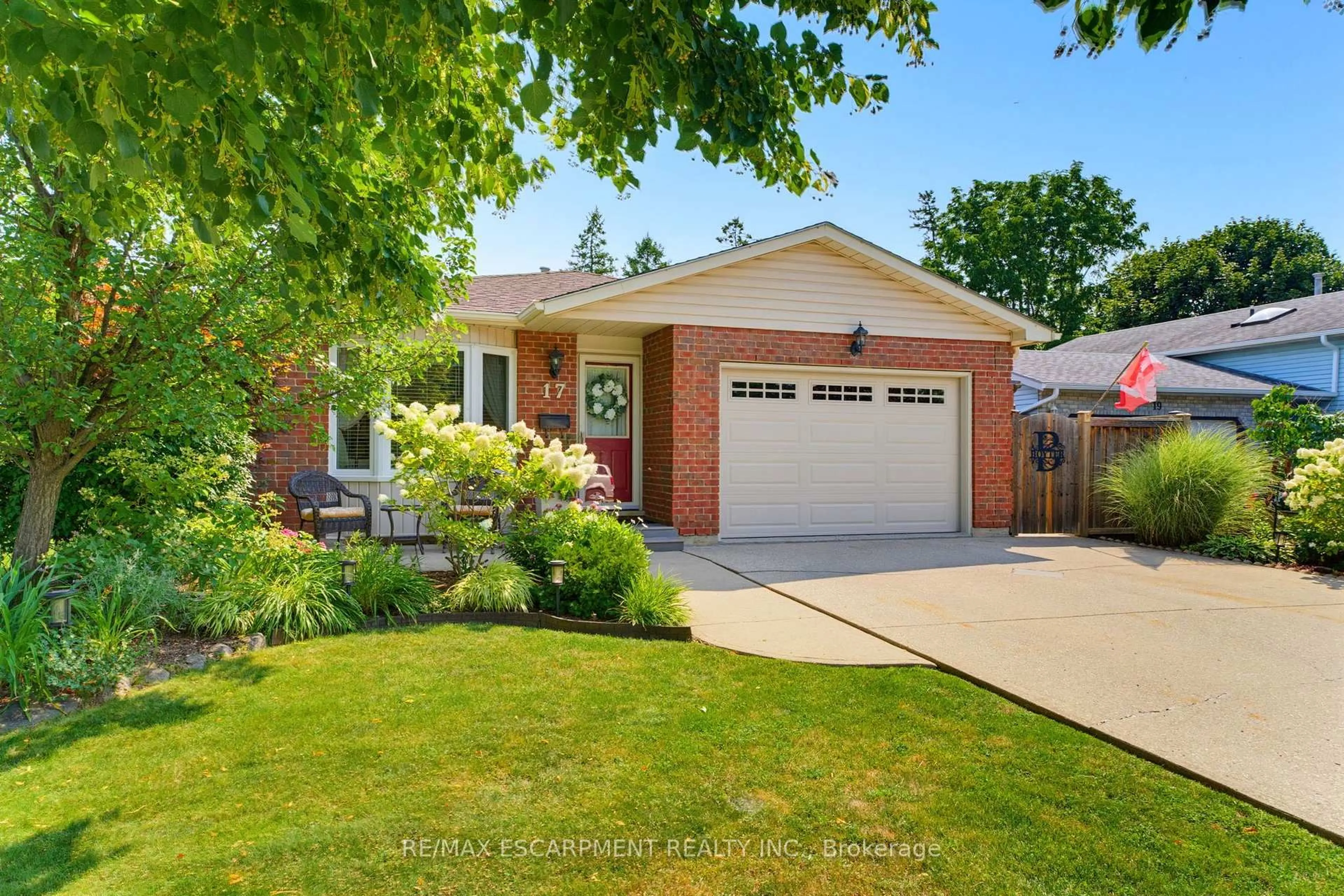 Home with brick exterior material, street for 17 BUCHANAN Dr, Haldimand Ontario N3W 1H1