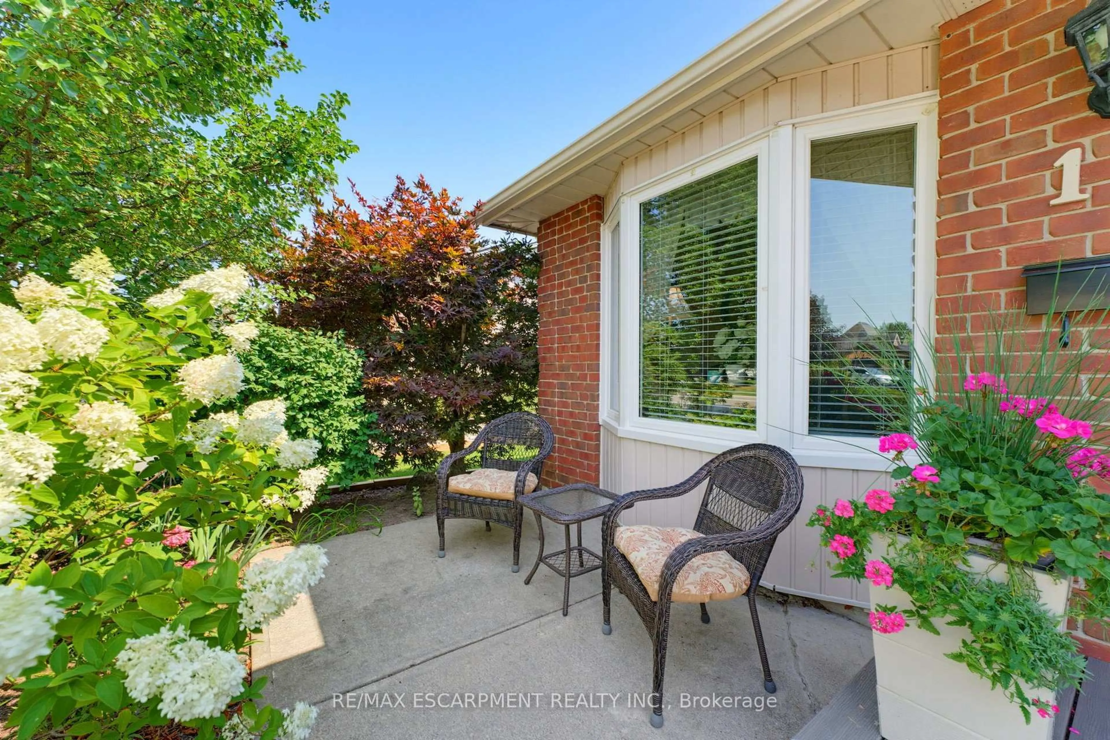 Patio, water/lake/river/ocean view for 17 BUCHANAN Dr, Haldimand Ontario N3W 1H1