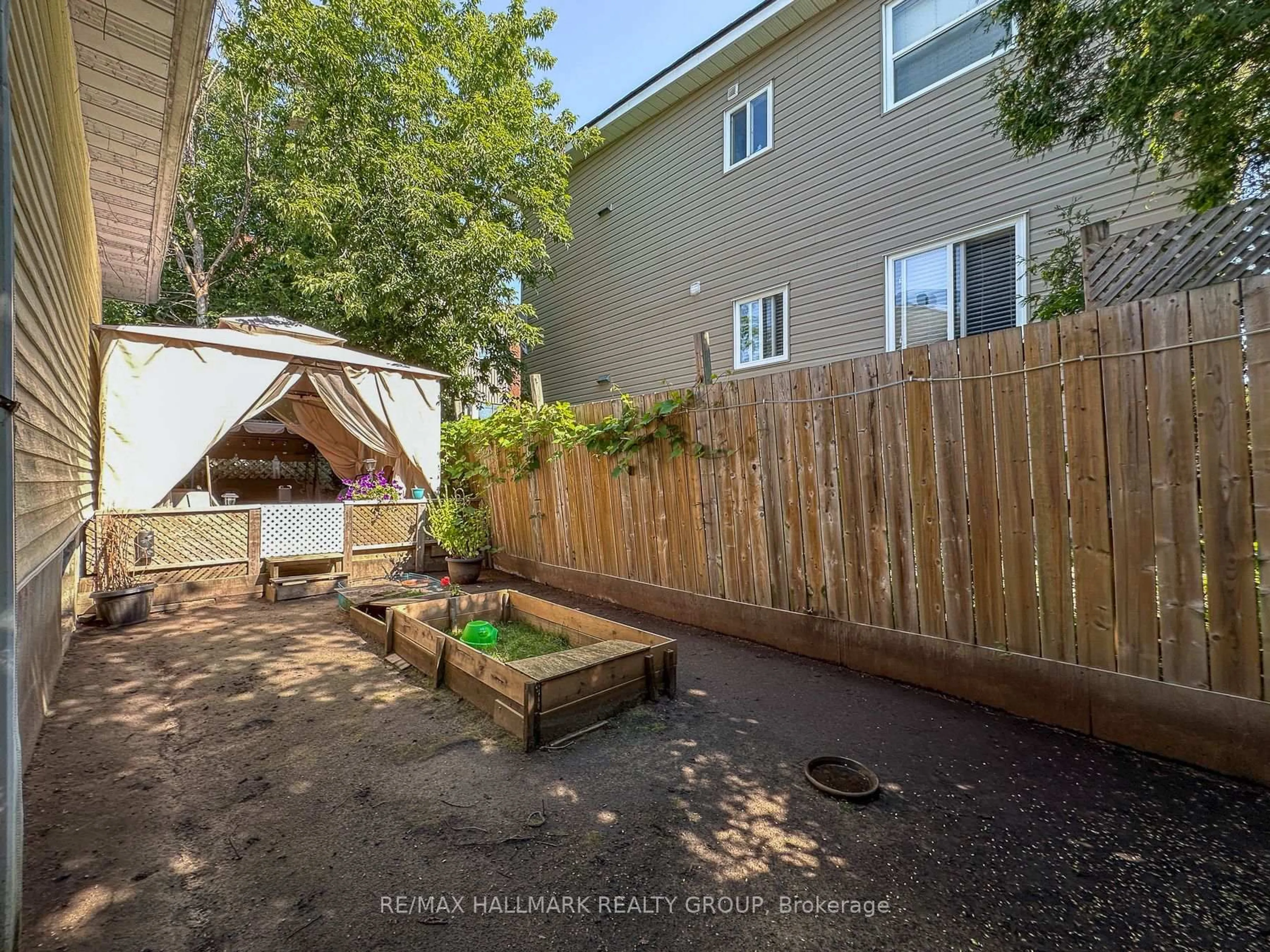 Patio, street for 705 Laviolette St, Clarence-Rockland Ontario K4K 0E8