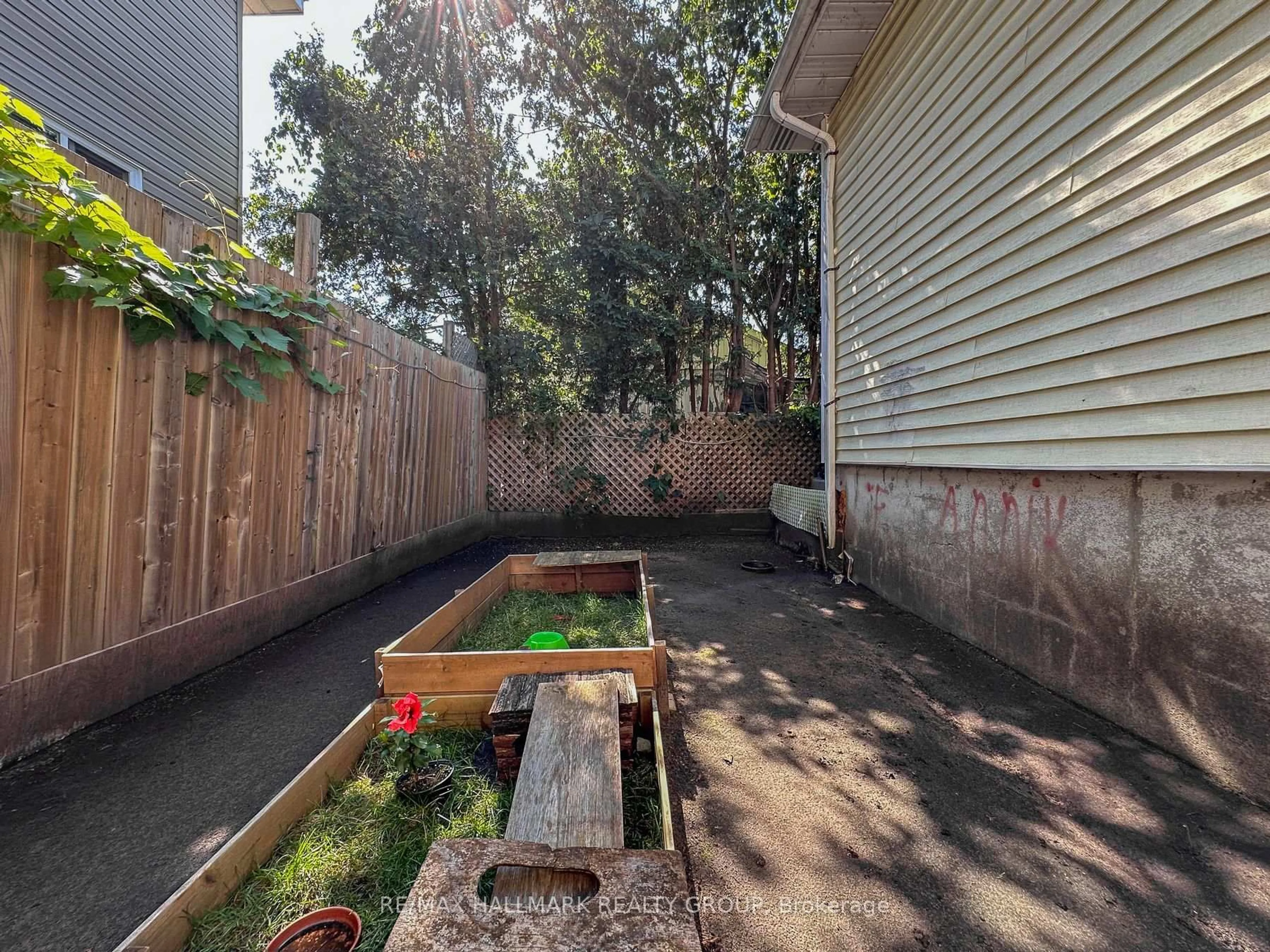 Patio, street for 705 Laviolette St, Clarence-Rockland Ontario K4K 0E8