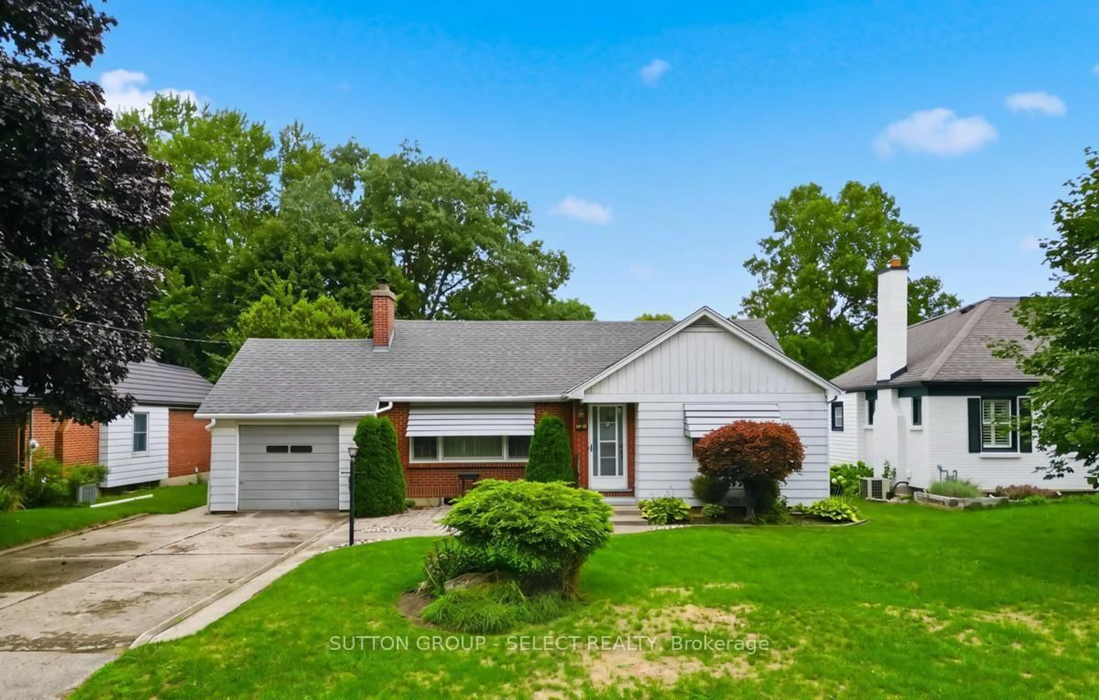 Home with vinyl exterior material, street for 40 David St, London South Ontario N6P 1B3