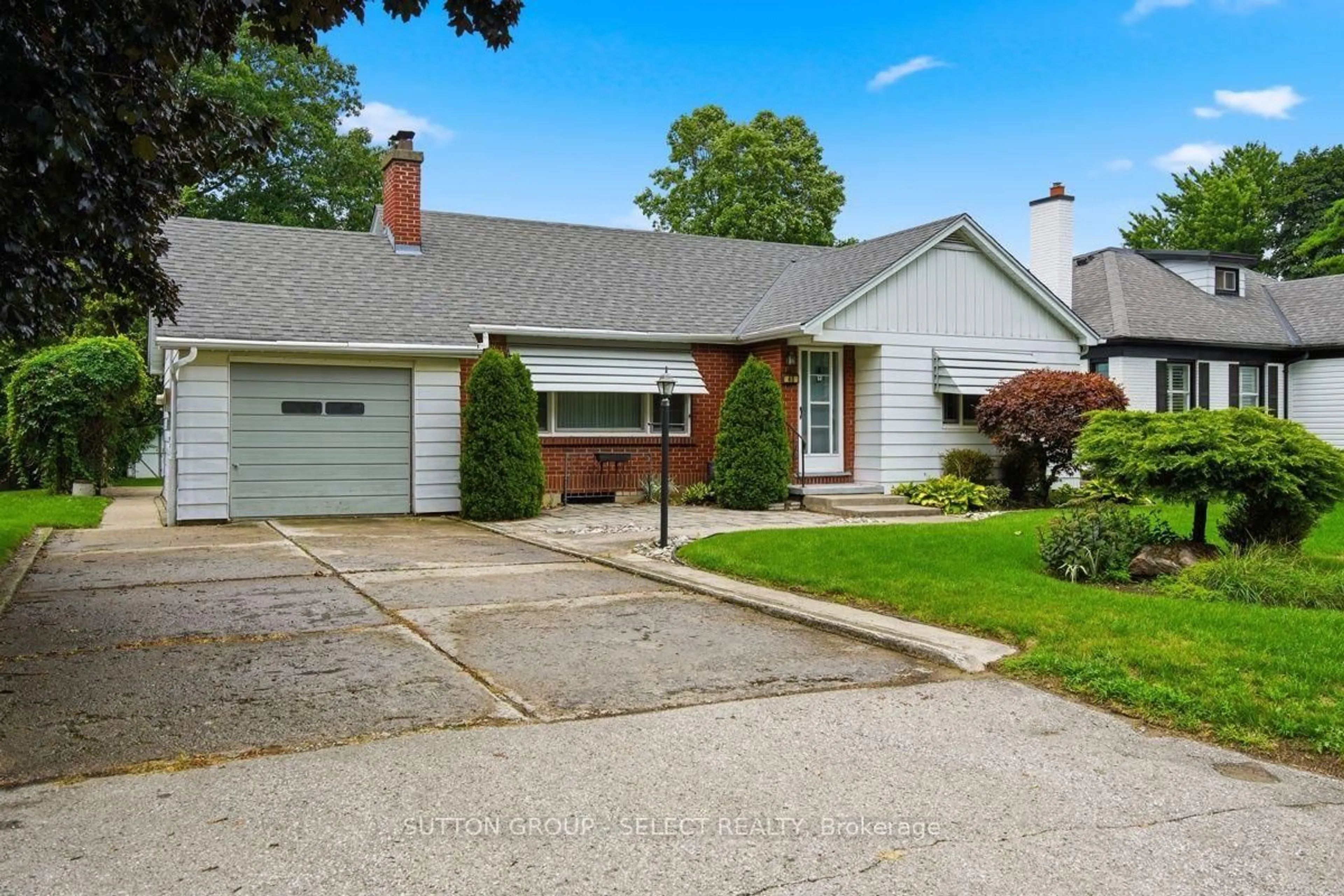 Home with vinyl exterior material, street for 40 David St, London South Ontario N6P 1B3