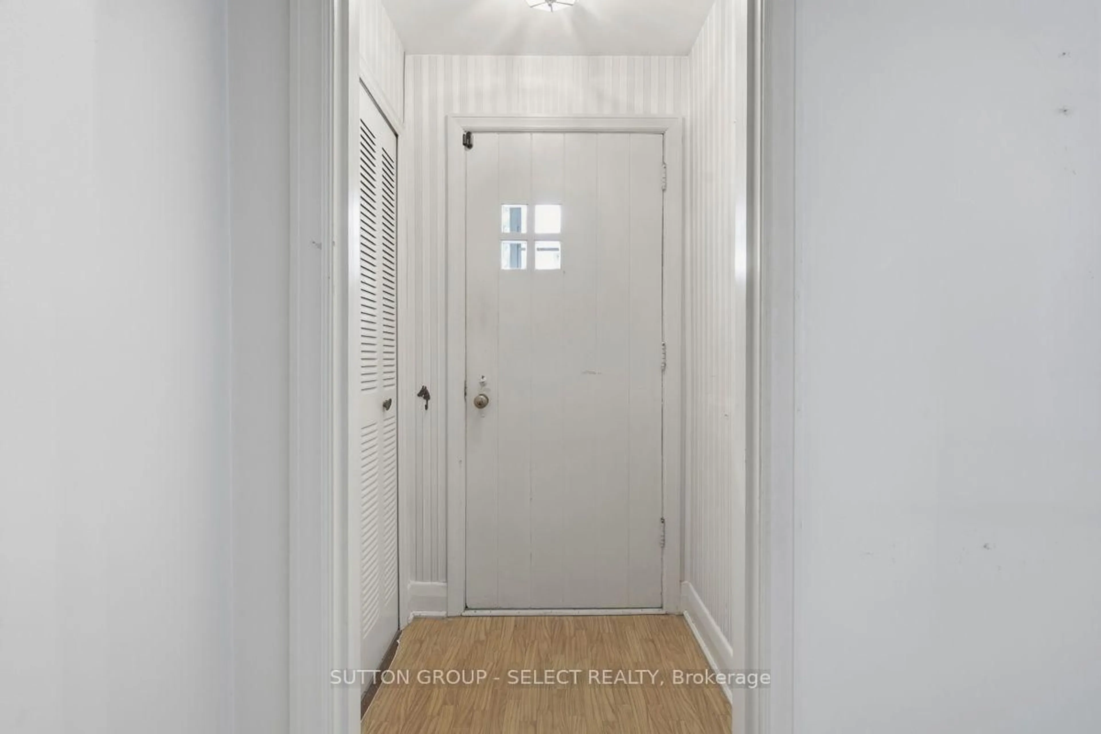 Indoor entryway for 40 David St, London South Ontario N6P 1B3