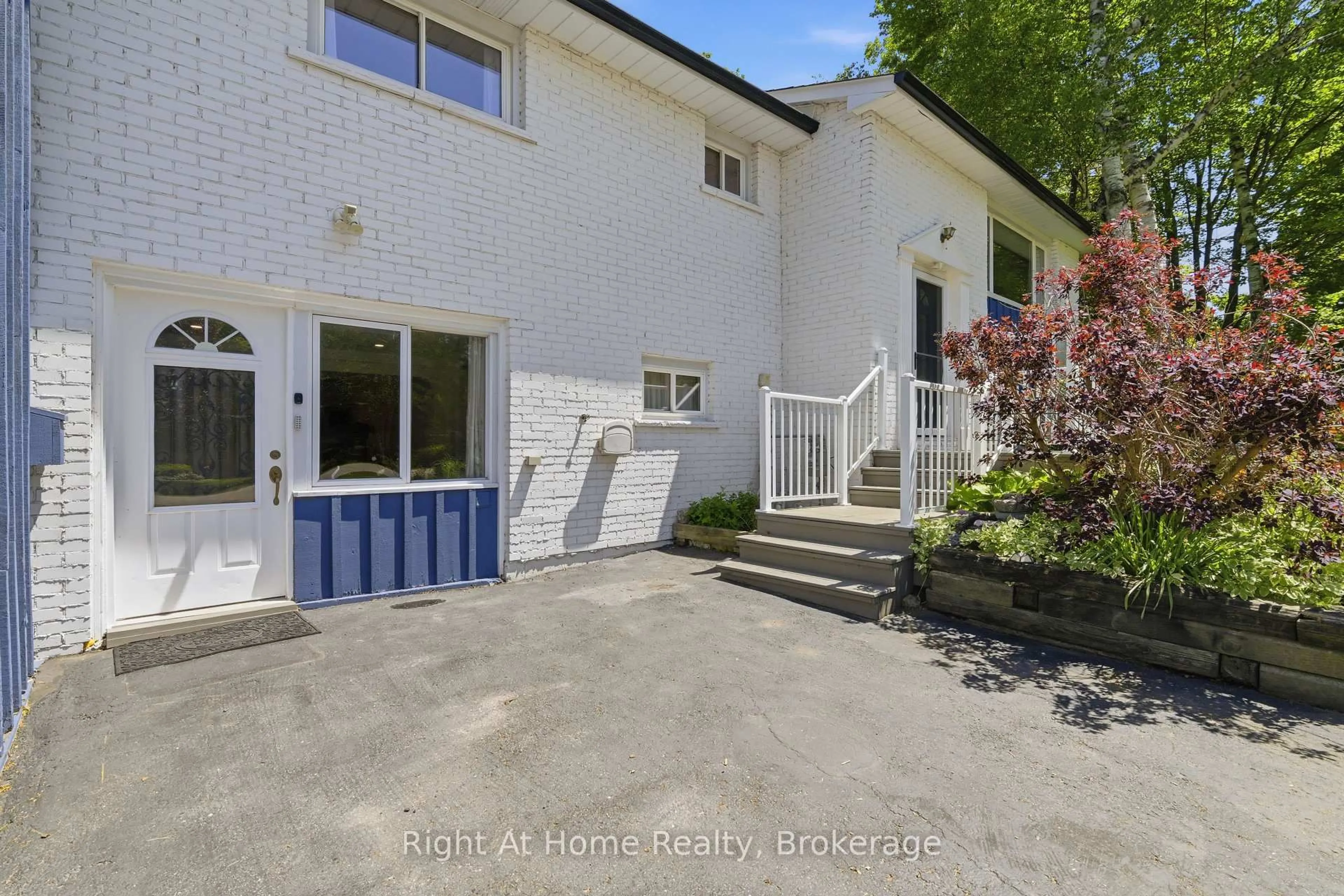 A pic from outside/outdoor area/front of a property/back of a property/a pic from drone, street for 21 Nonquon Dr, Kawartha Lakes Ontario L0C 1G0