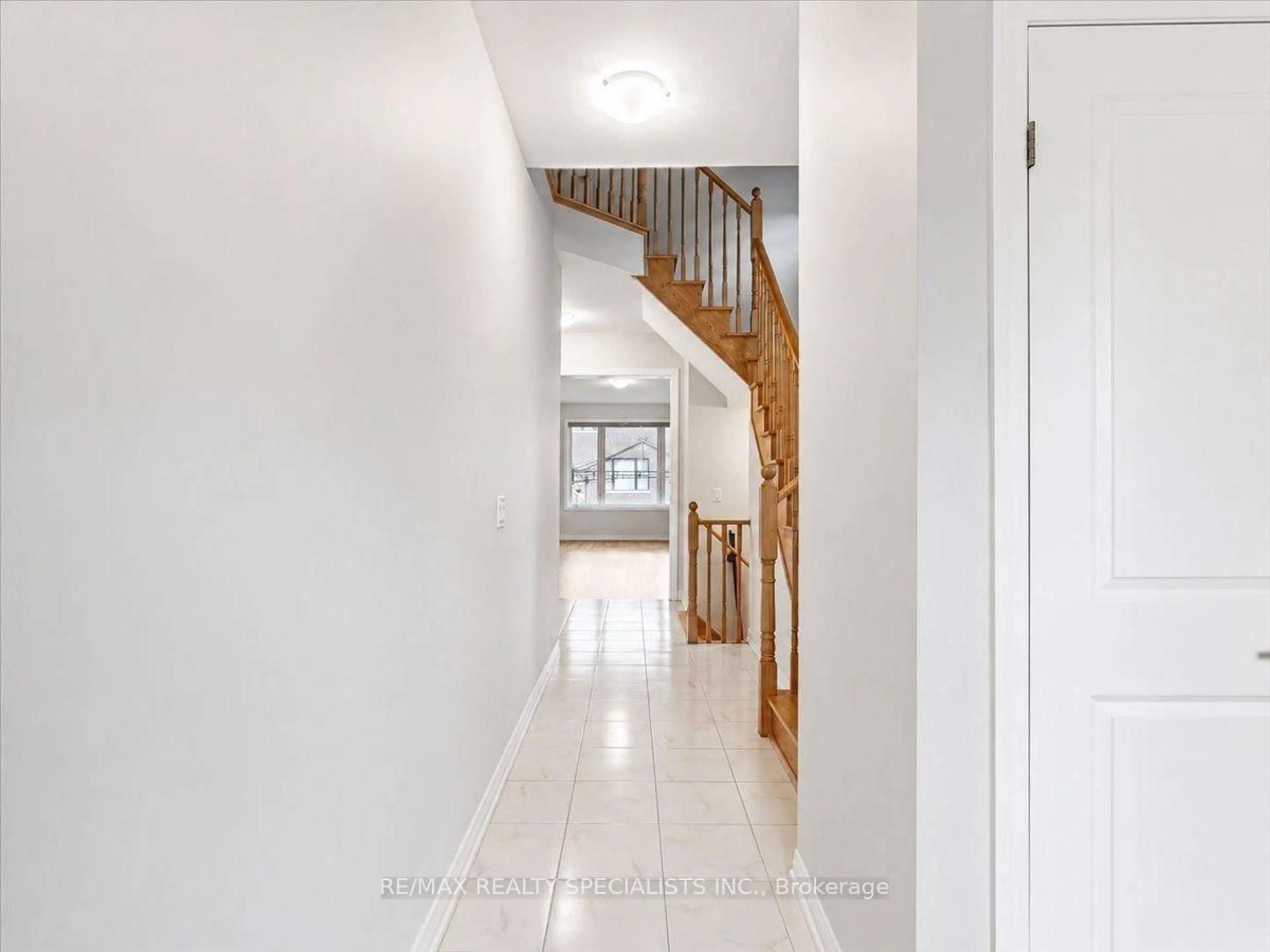 Indoor entryway for 169 Silverwood Cres, Woodstock Ontario N4T 0M6
