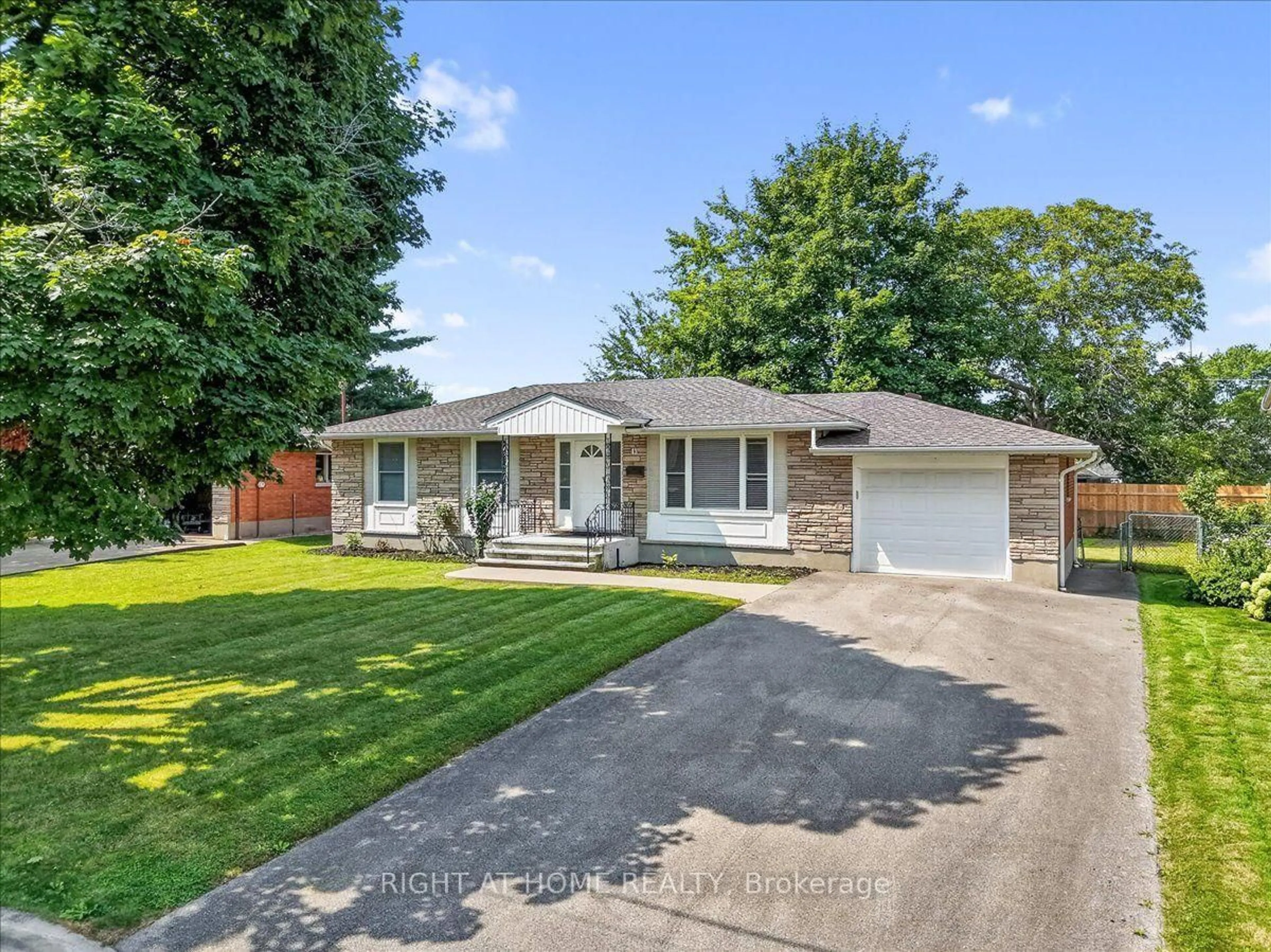 Unknown for 43 Monarch Park Dr, St. Catharines Ontario L2M 3K8