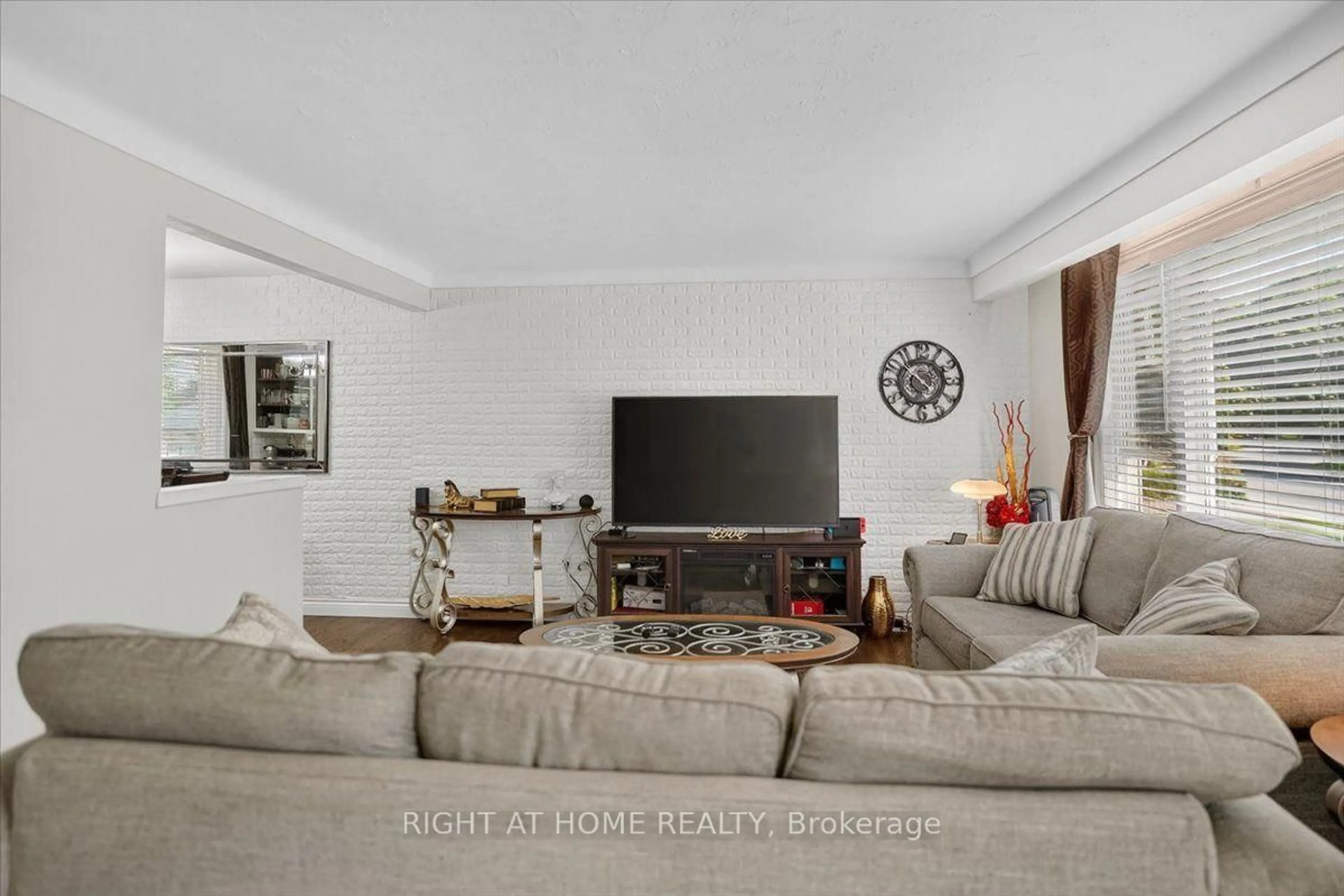 Living room with furniture, unknown for 43 Monarch Park Dr, St. Catharines Ontario L2M 3K8