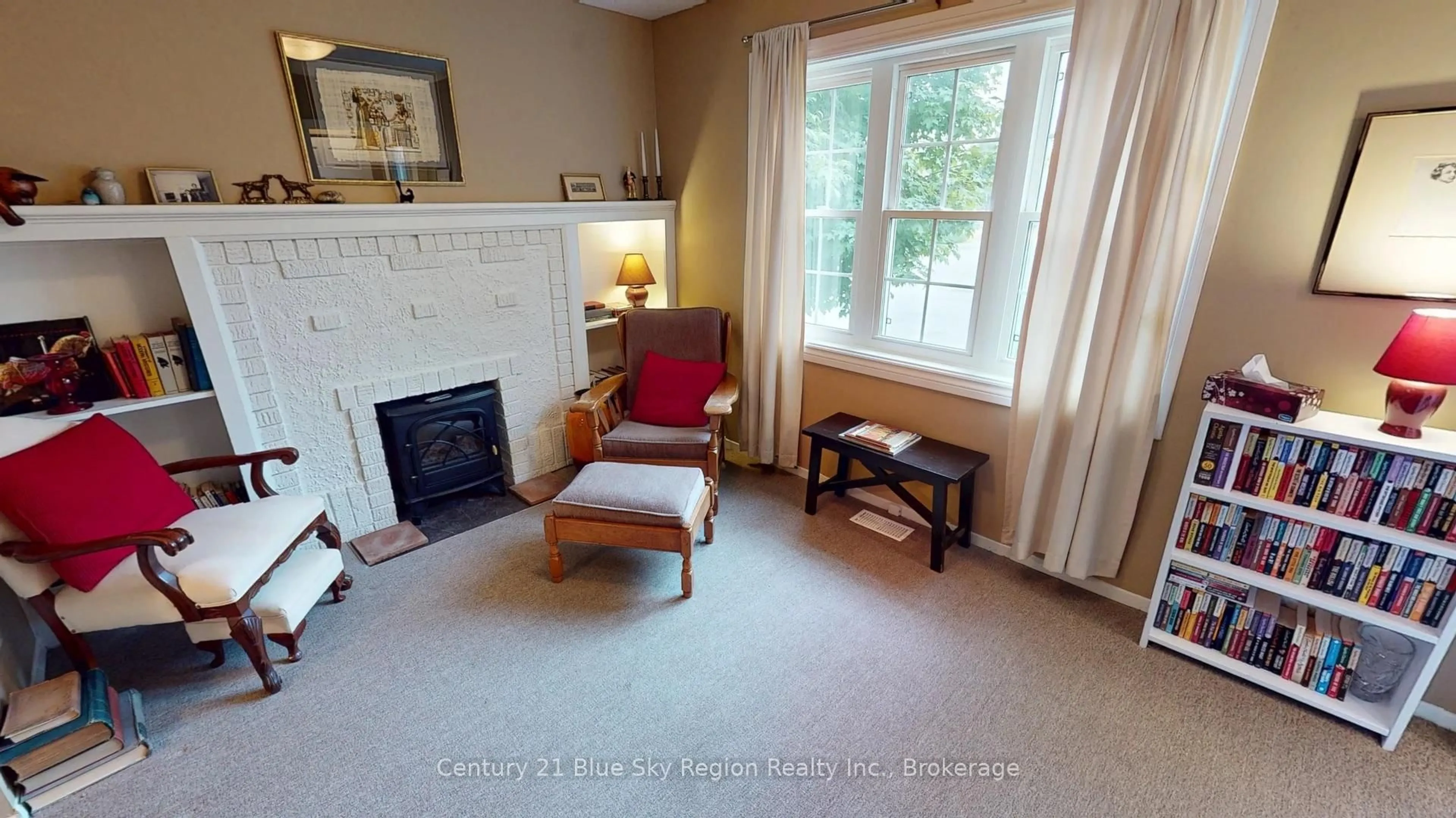 Living room with furniture, unknown for 604 Galt St, North Bay Ontario P1B 5M8