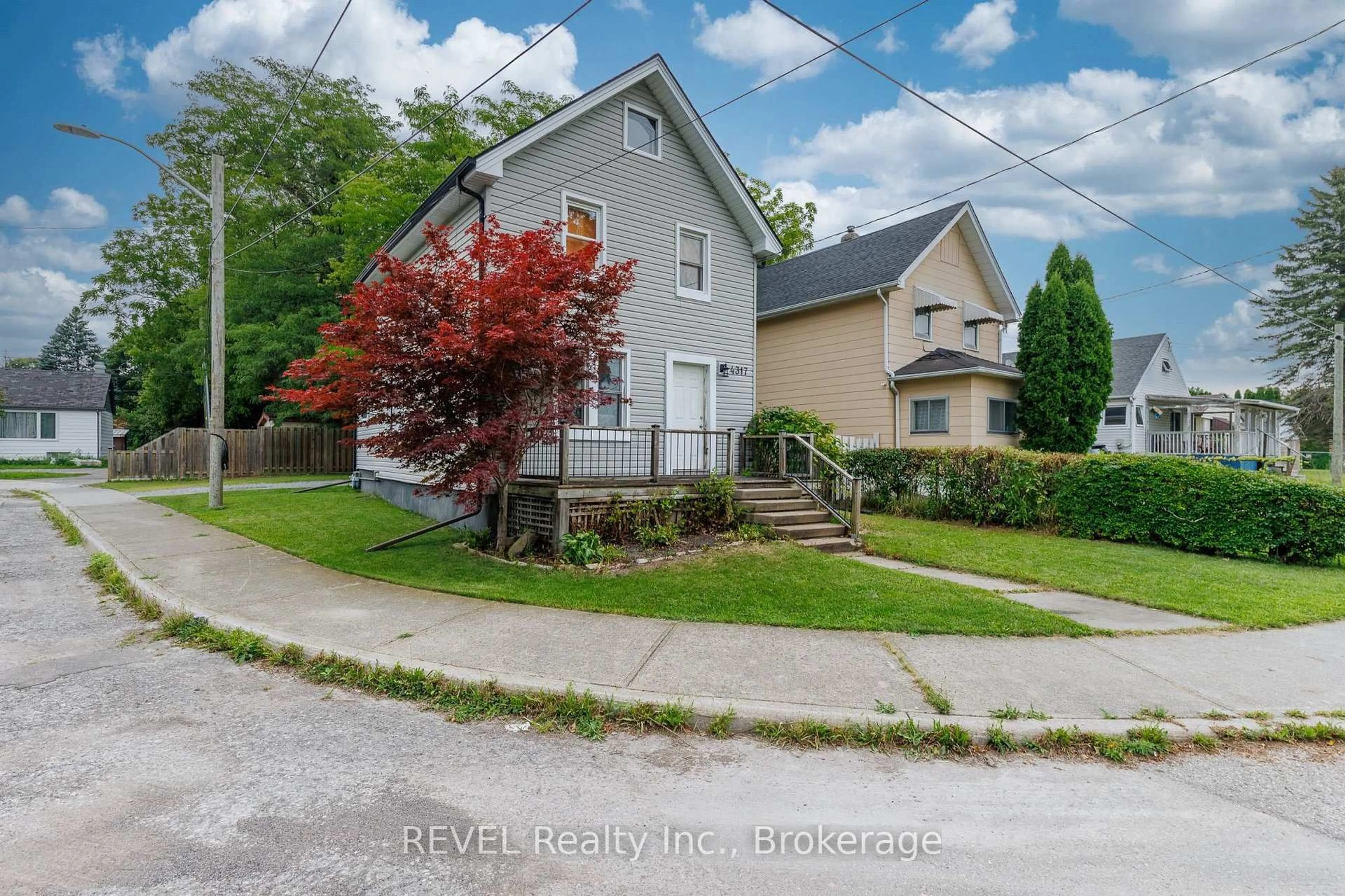 A pic from outside/outdoor area/front of a property/back of a property/a pic from drone, street for 4317 Buttrey St, Niagara Falls Ontario L2E 2X1