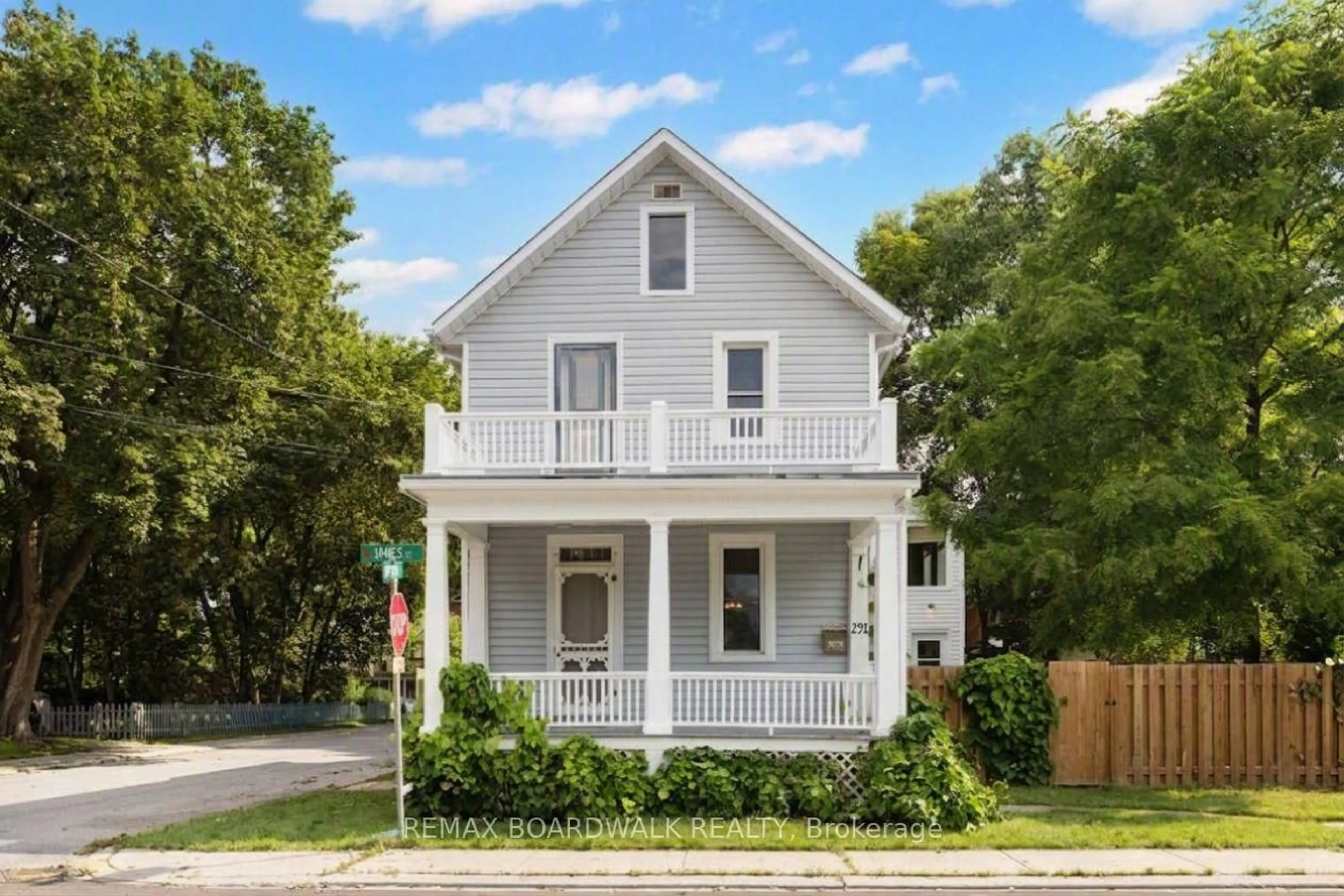 Home with vinyl exterior material, street for 291 James St, Carleton Place Ontario K7C 3G7