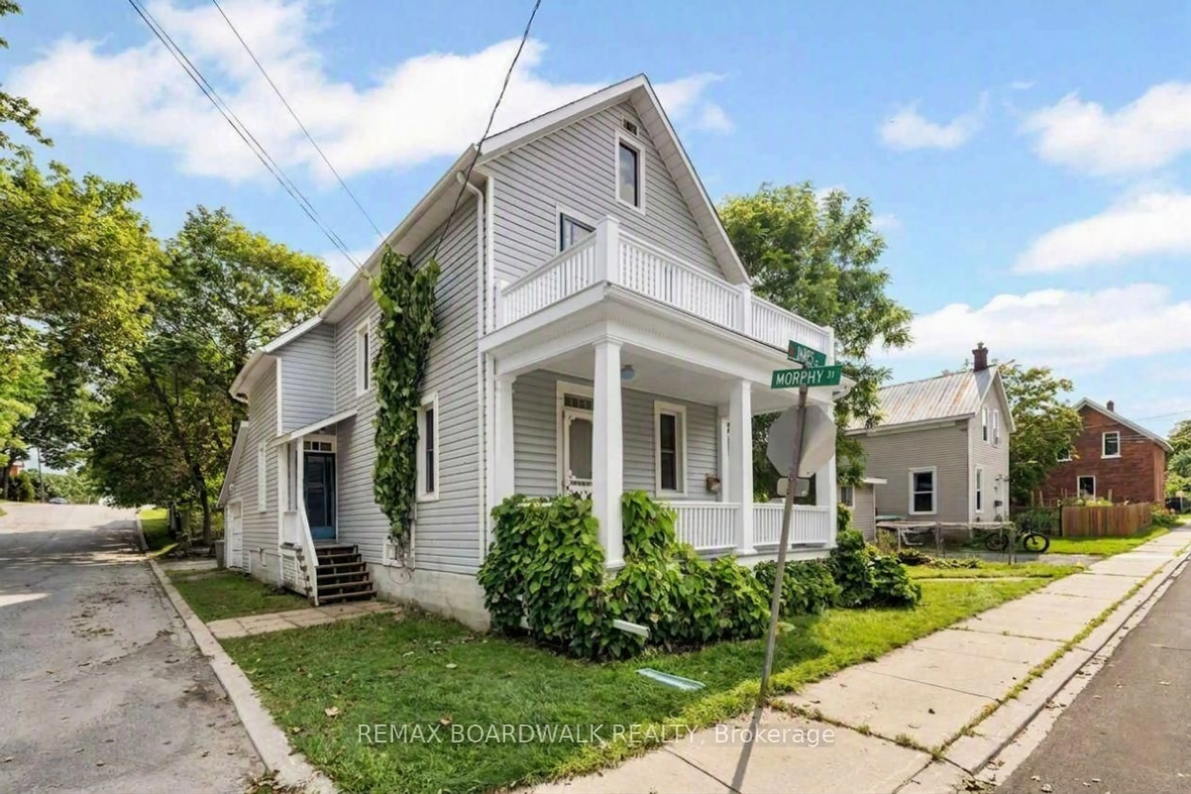 Home with vinyl exterior material, street for 291 James St, Carleton Place Ontario K7C 3G7