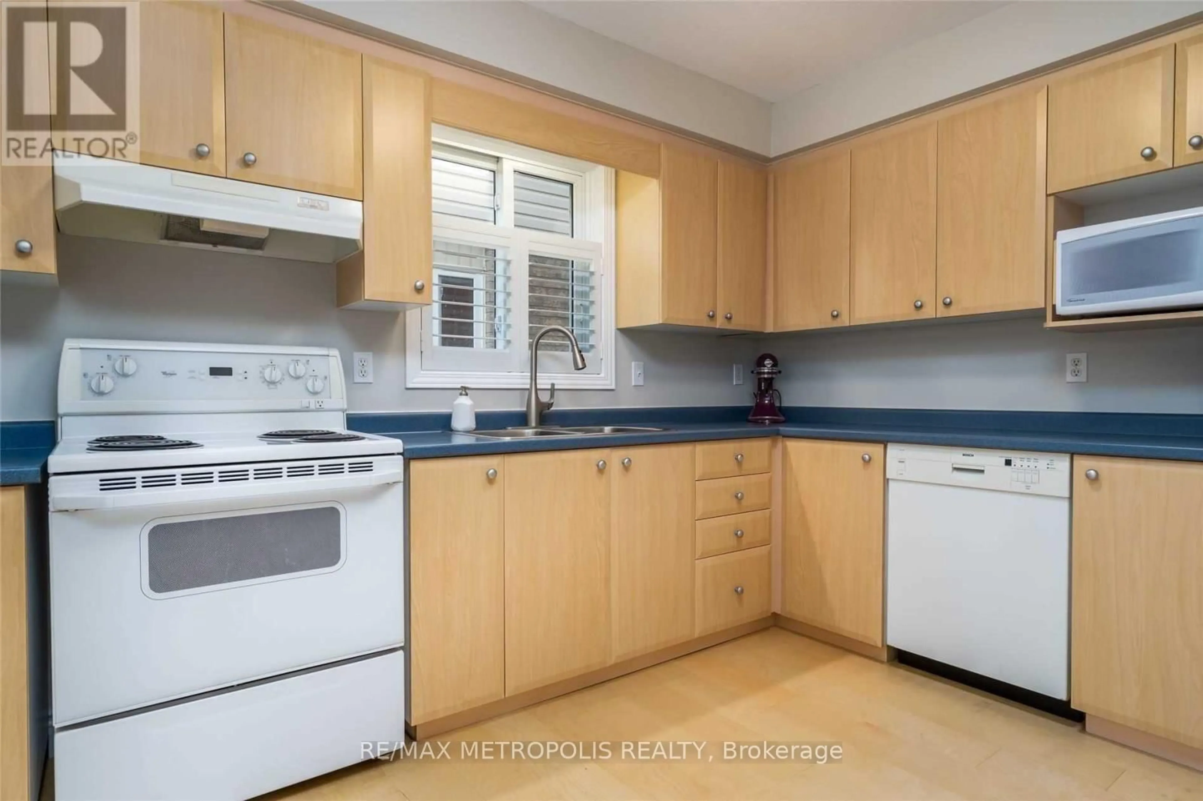 Standard kitchen, unknown for 472 Hidden Creek Dr, Kitchener Ontario N2N 3M1