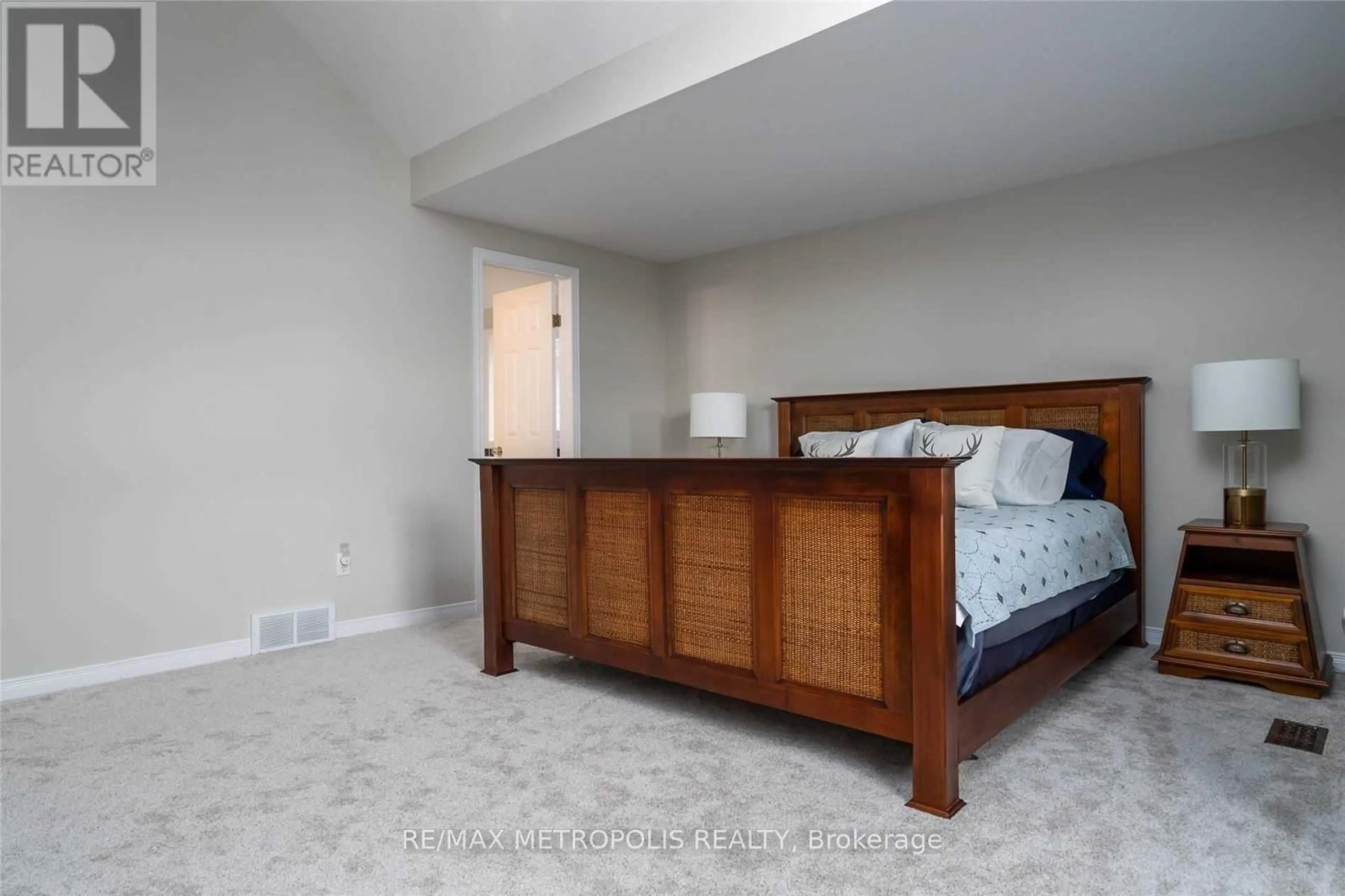 Bedroom with bed, unknown for 472 Hidden Creek Dr, Kitchener Ontario N2N 3M1