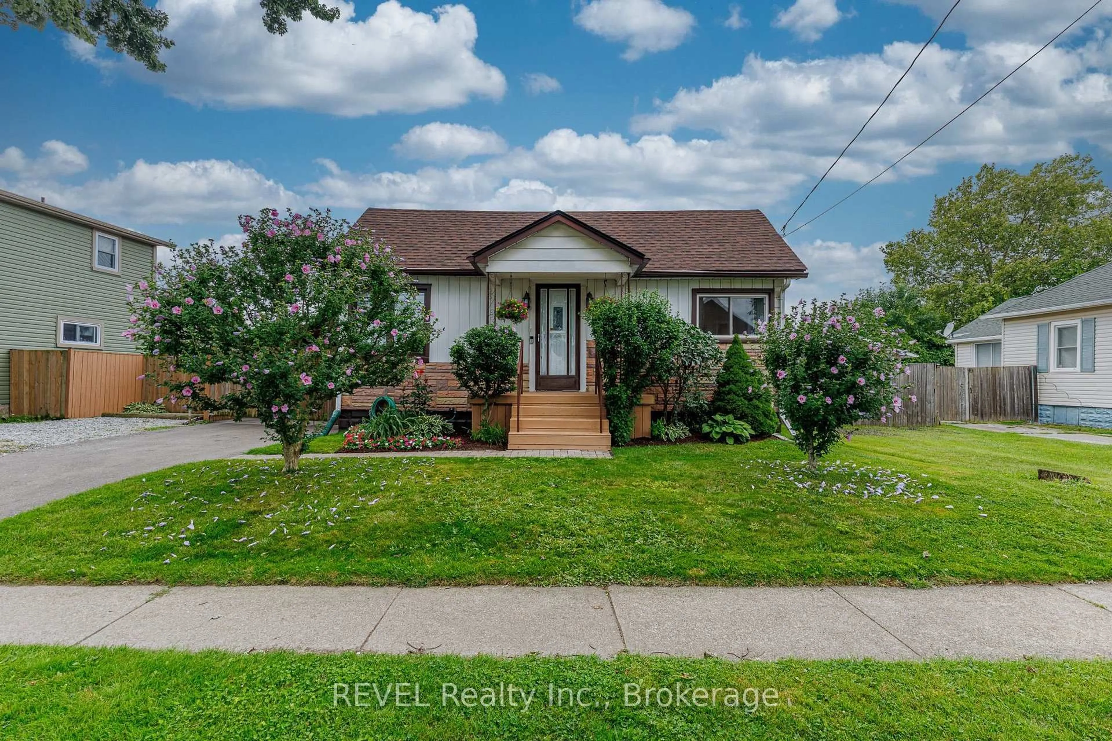 Unknown for 66 Semley Ave, Welland Ontario L3C 1X4